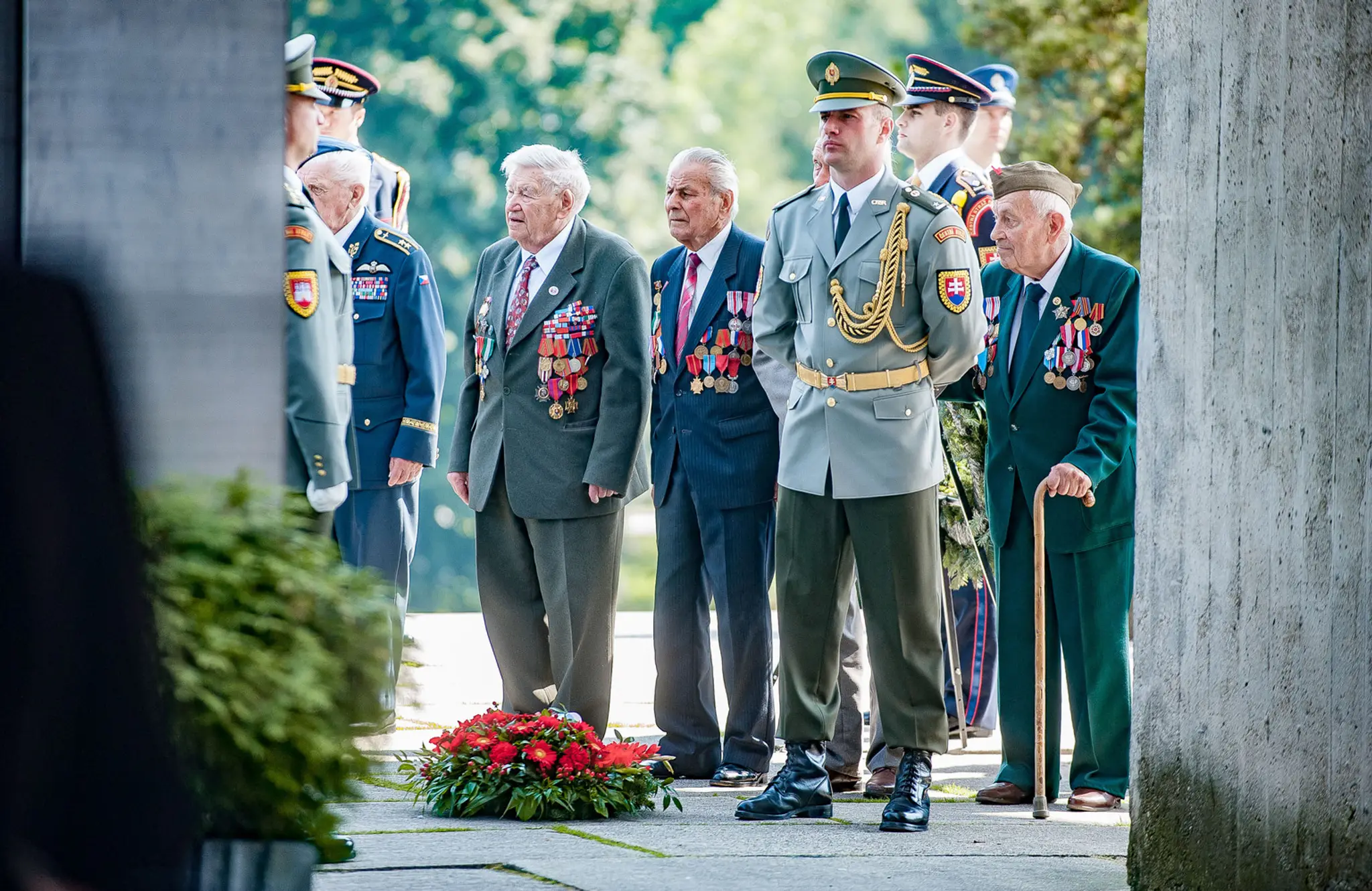 Veteráni 2. svetovej vojny počas pietneho aktu.