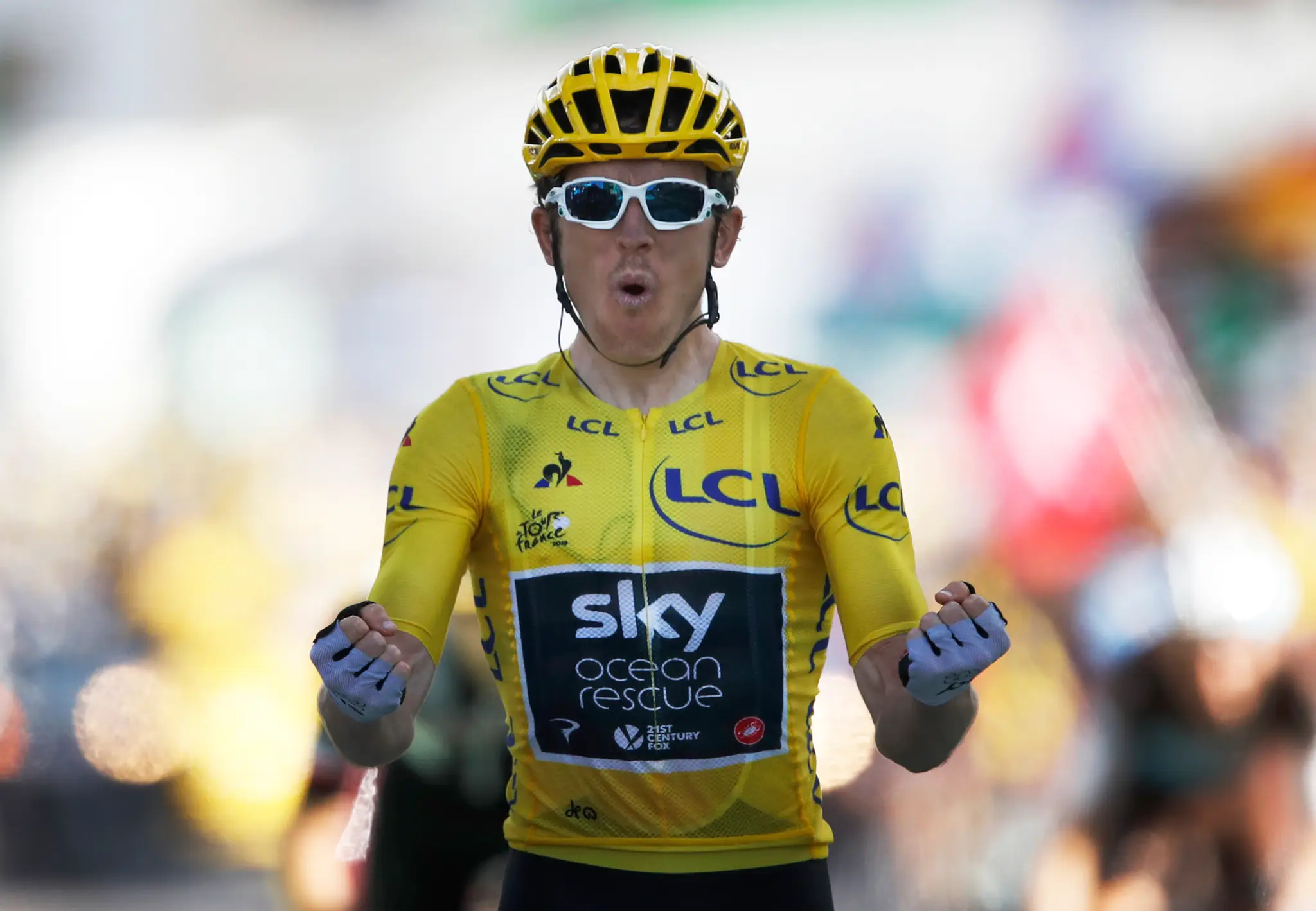 Brit Geraint Thomas sa teší z triumfu v 12. etape Tour de France 2018.
