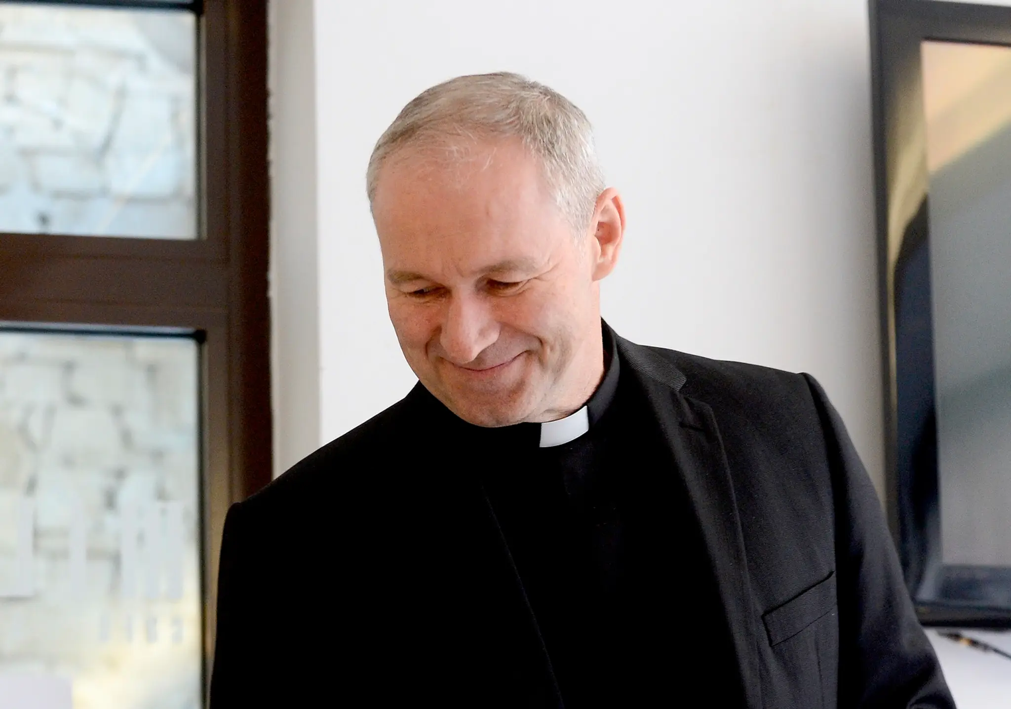 Na snímke odvolaný trnavský arcibiskup Róbert Bezák počas tlačovej konferencie OZ Kampanila.
