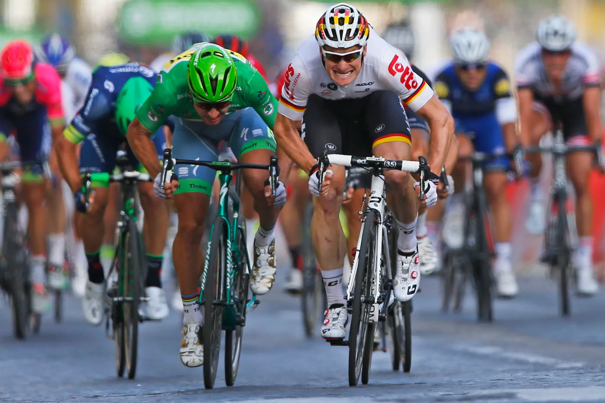V záverečnum špurte TdF 2016 Sagan vs. Greipel bol úspešnejší Nemec.