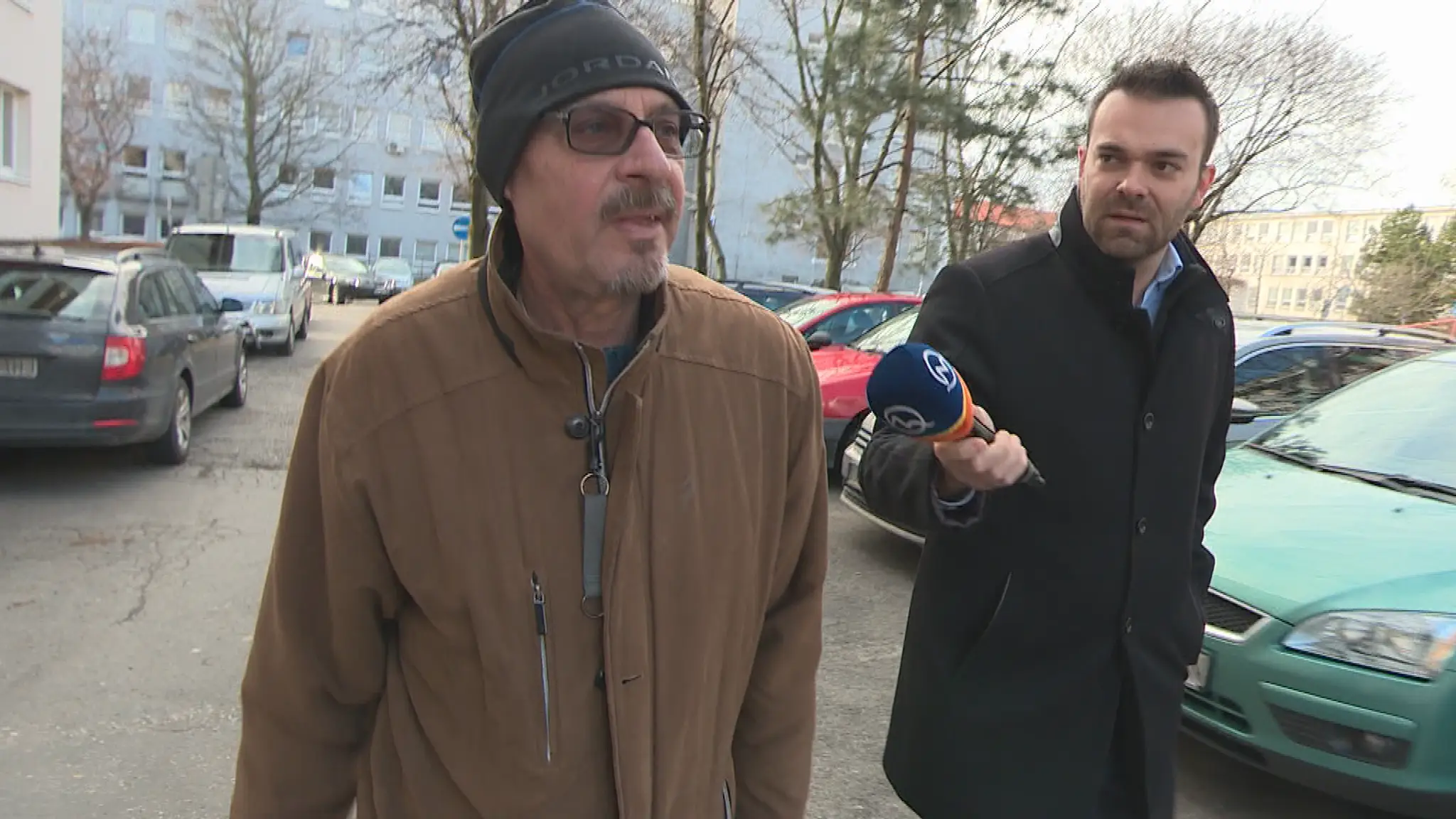 Valeri Ničuškin z Colrada oslavuje gól proti Ottawe.