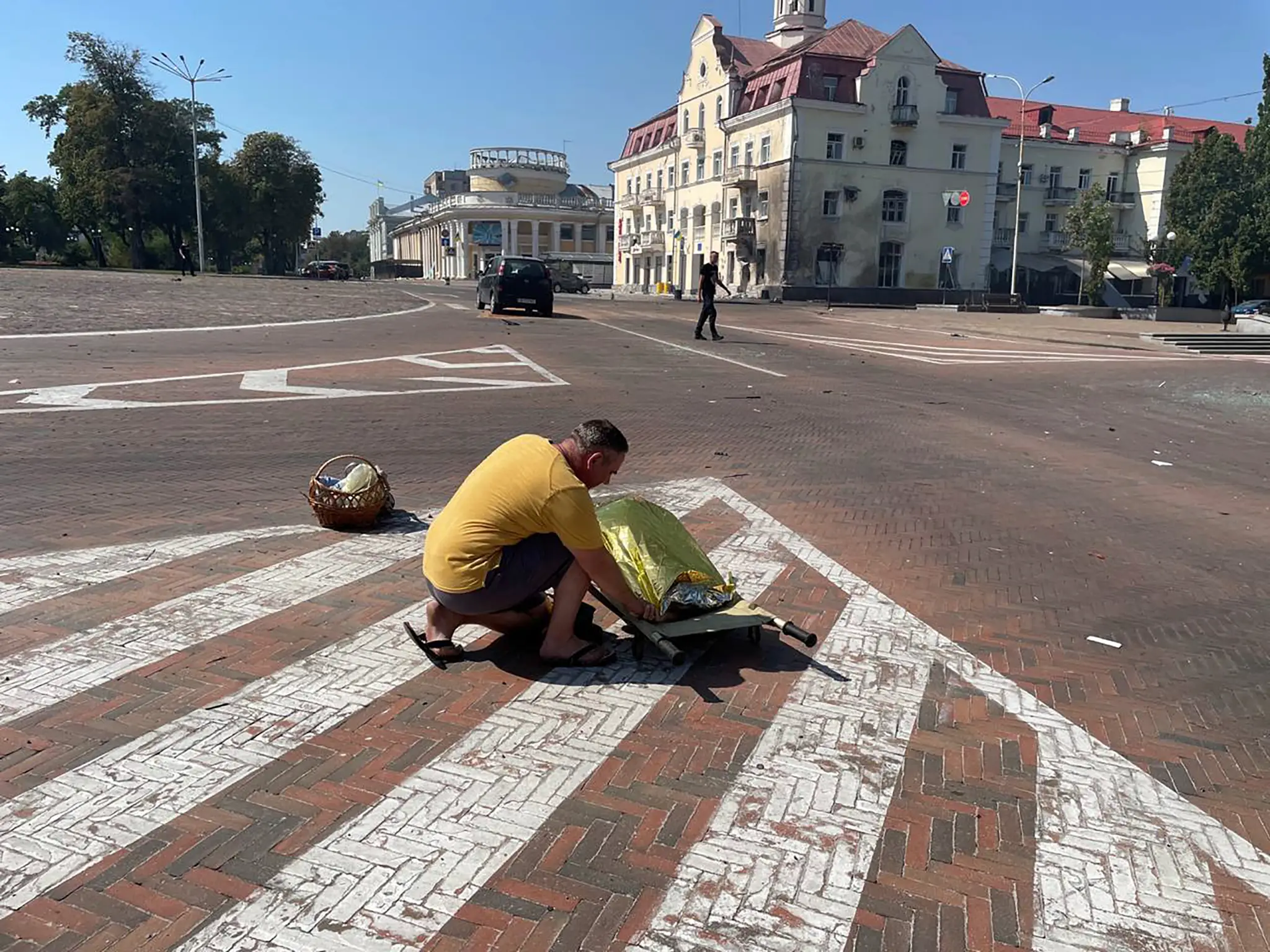Pri útoku na Černihiv na severe Ukrajiny zahynulo päť ľudí, zranených je 37 osôb.