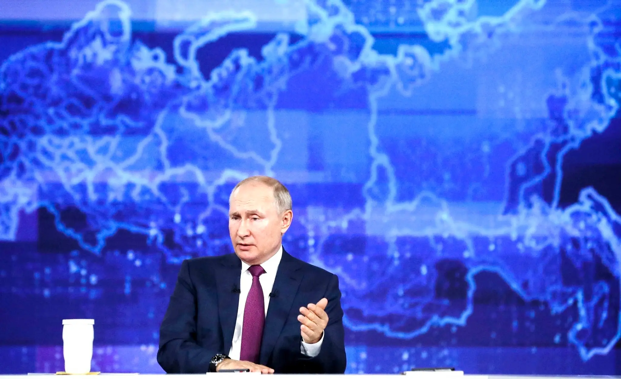 Ruský prezident počas každoročného televízneho programu s názvom "Priama linka s Vladimirom Putinom".
