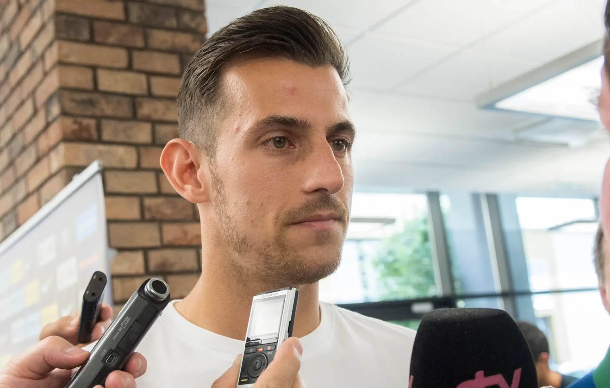 Martin Dúbravka počas brífingu s novinármi pred prípravnými zápasmi s Holandskom a Marokom.