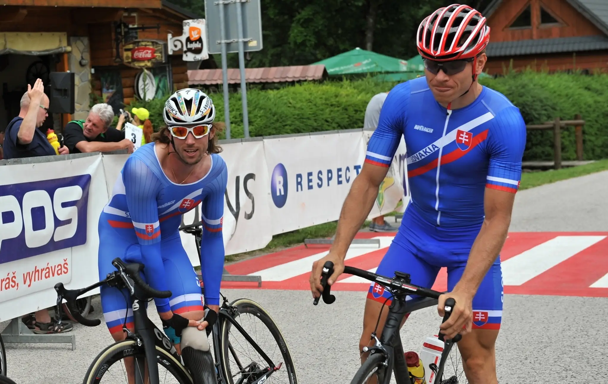 Na snímke sprava Ondrej Strečko a Jozef Metelka  počas Európskeho pohára v cyklistike zdravotne postihnutých športovcov.