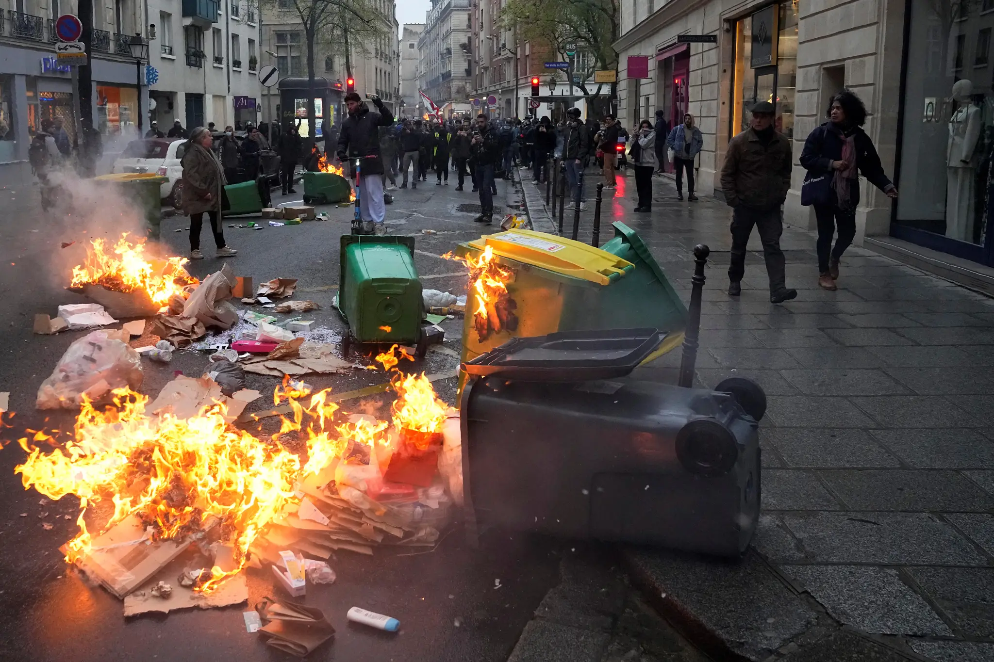 Protesty v Paríži.