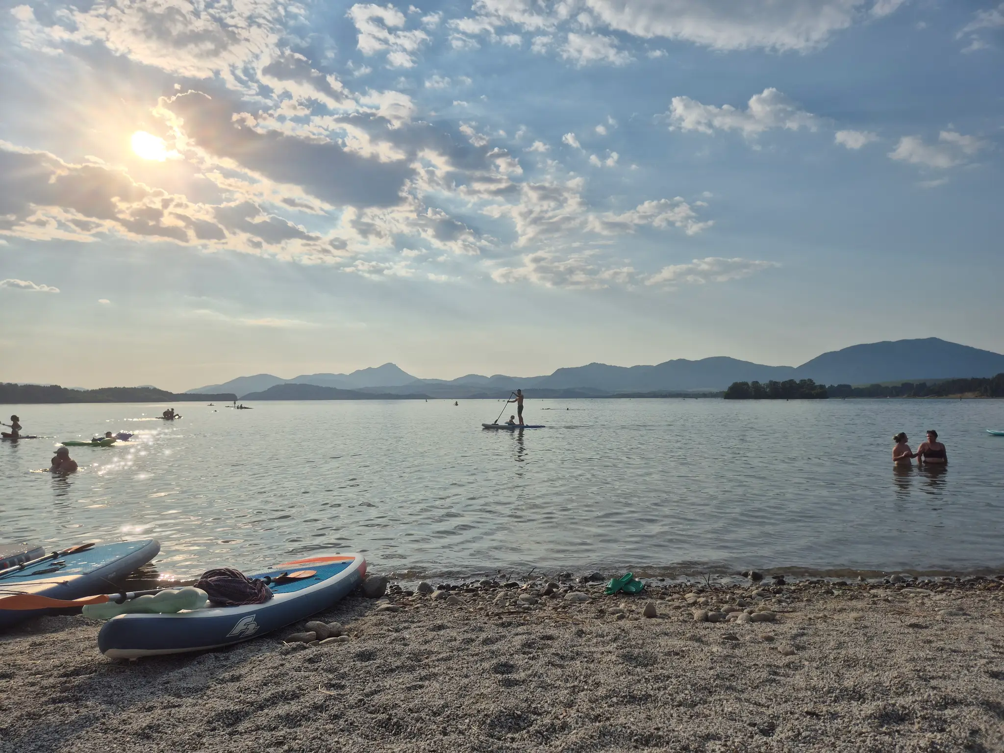 Mestská pláž v Liptovskom Mikuláši počas horúčav 