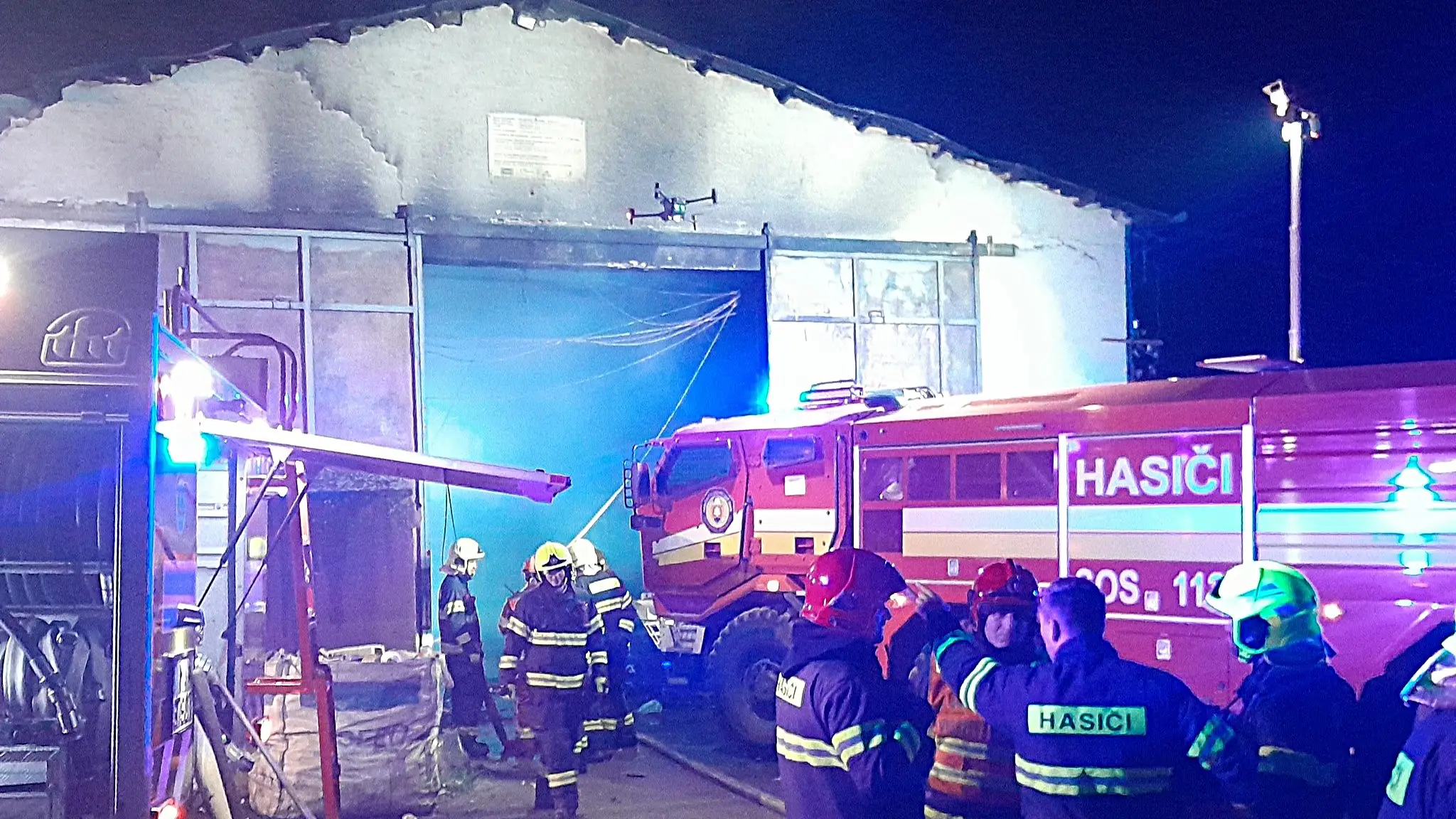 Požiar haly v Malackách. 
