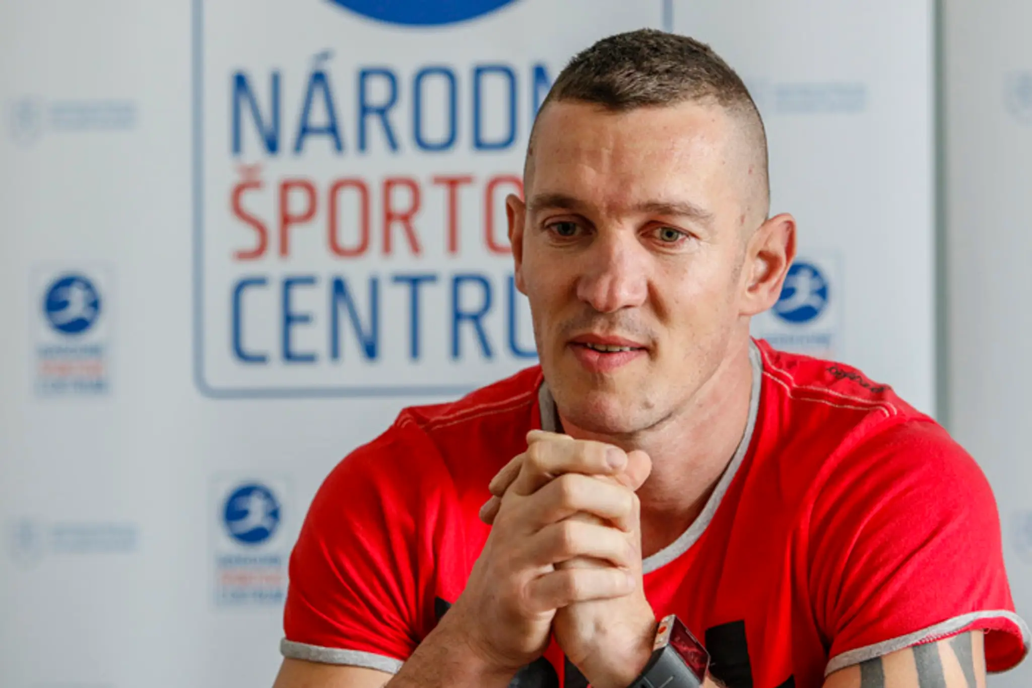 Boxer a tréner Tomi KID Kovács.