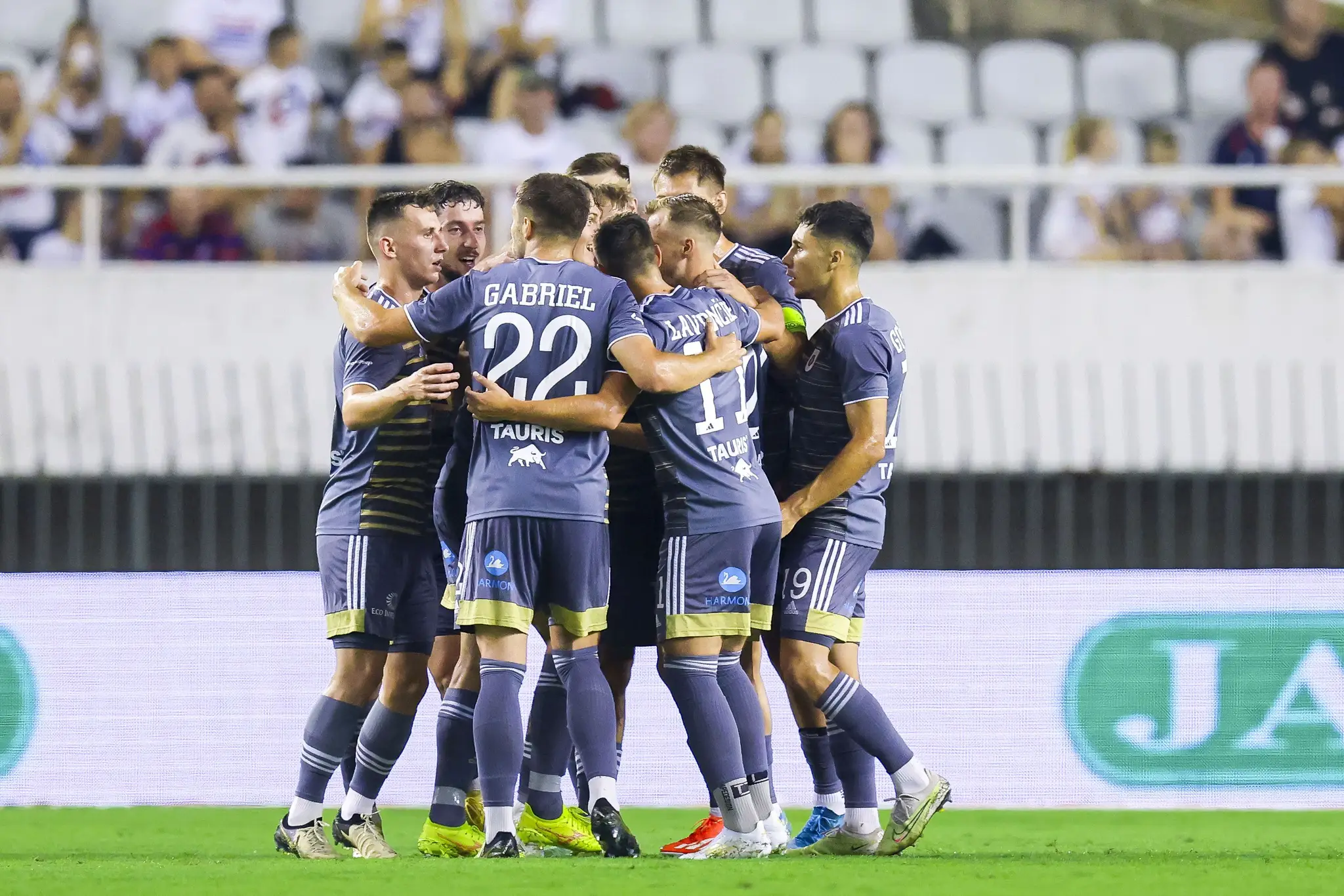 Hráči MFK Ružomberok sa tešia po strelení úvodného gólu v odvetnom zápase 3. predkola Európskej konferenčnej ligy.