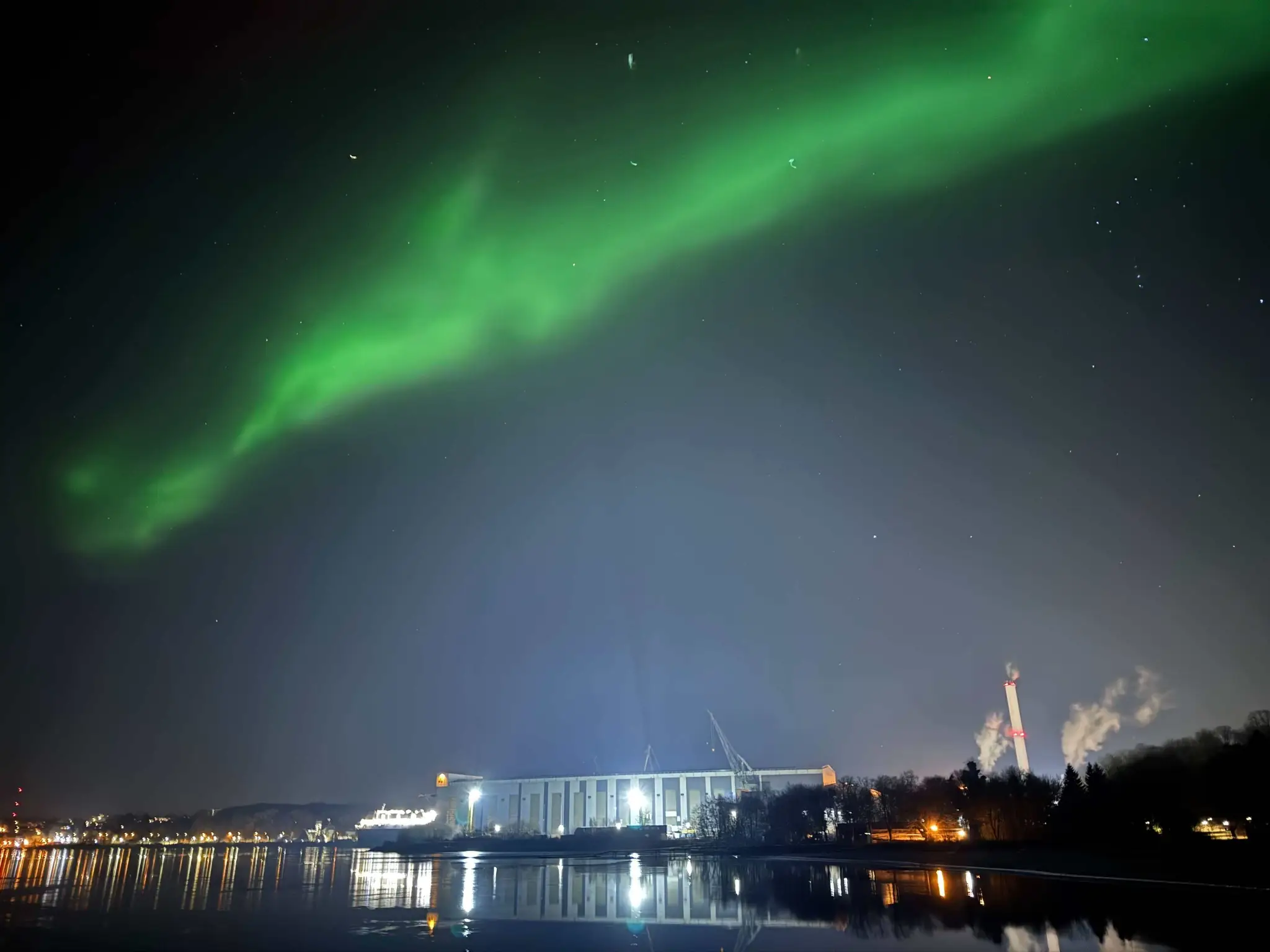 Polárna žiara z nemeckého Flensburg Fjord.
