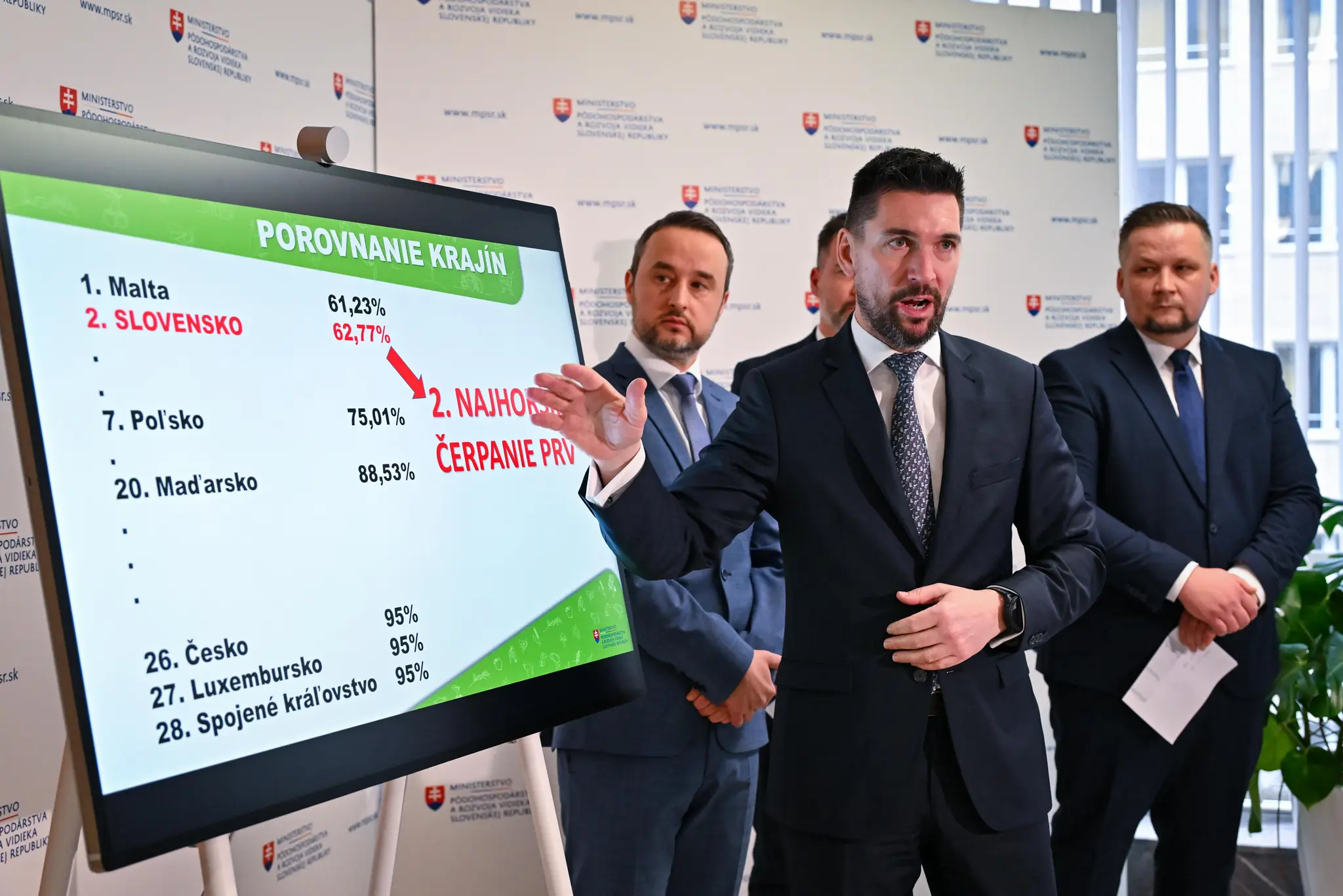 Richard Takáč na tlačovej konferencii