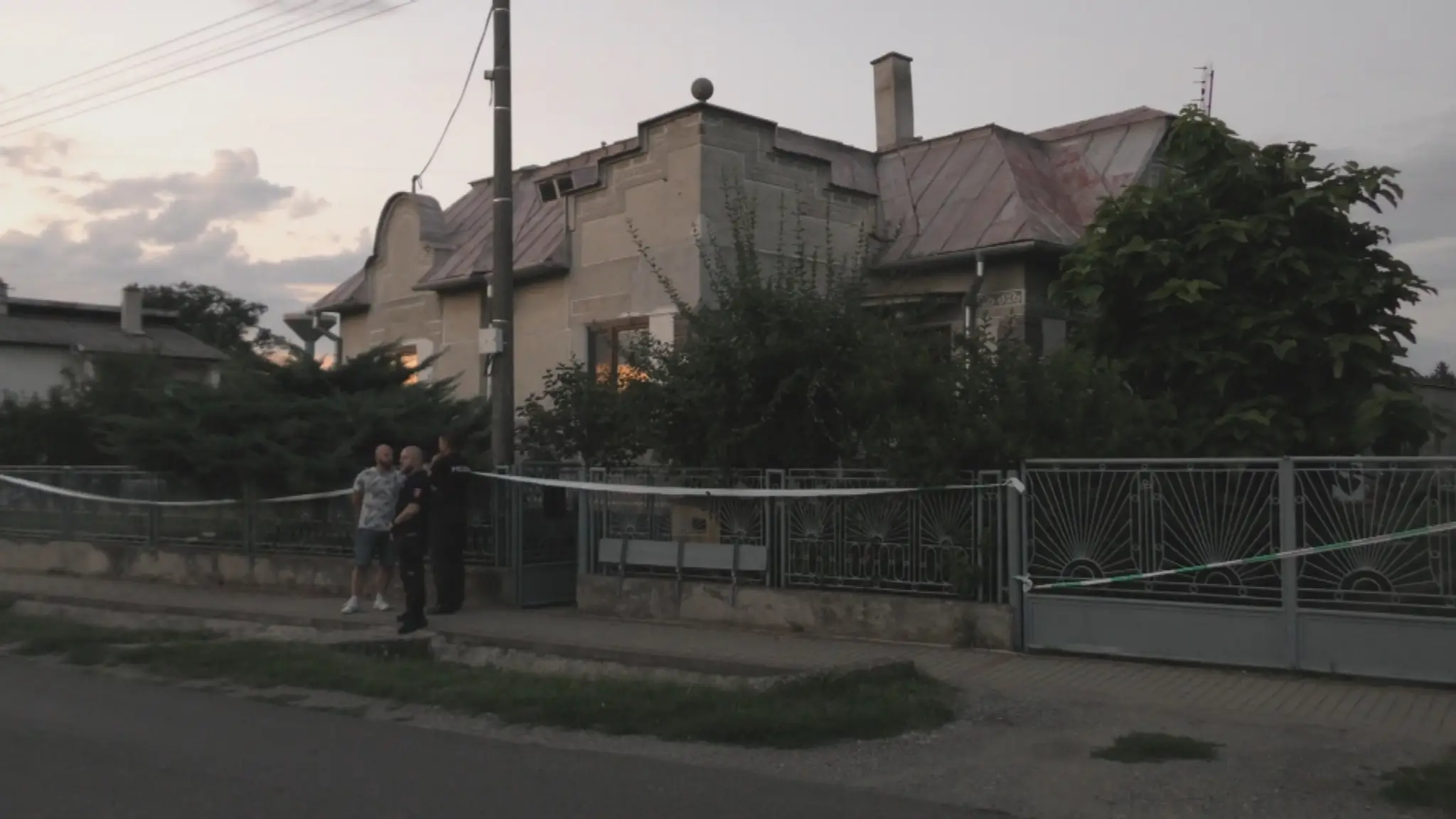 Muž na rodinu zaútočil v tomto dome.