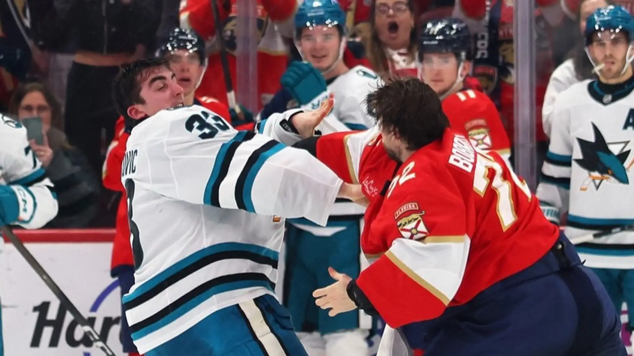 Bitka brankárov San Jose Sharks a Floridy Panthers