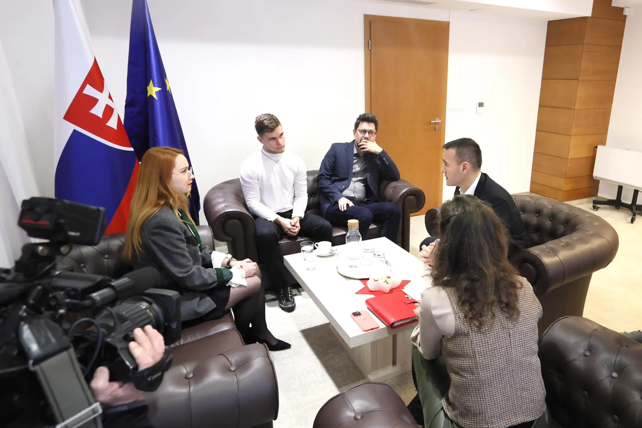 Tomáš Drucker na stretnutí so študentmi.