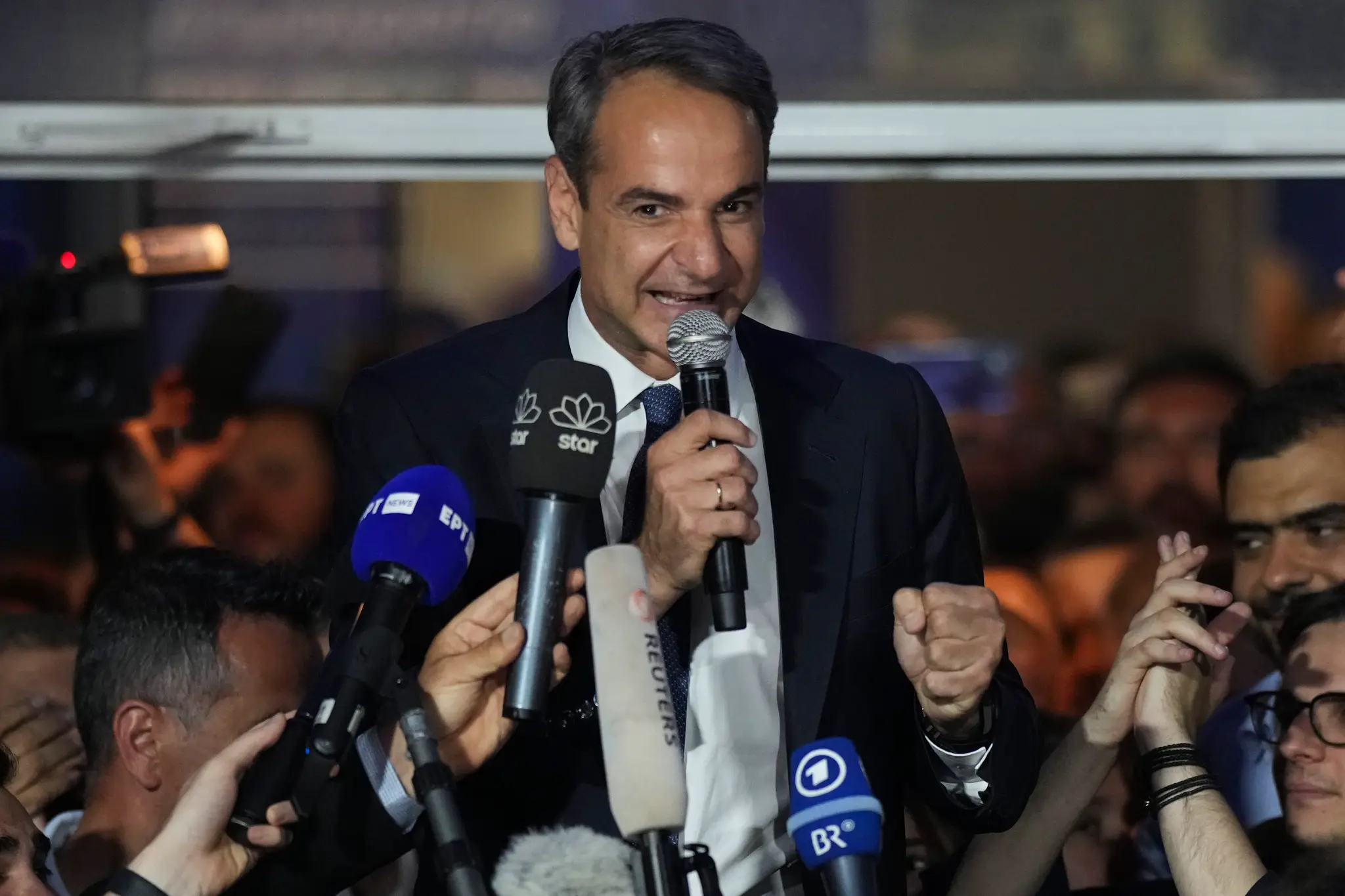 Grécky premiér a líder strany Nová demokracia Kyriakos Mitsotakis sa prihovrára k svojim priaznivcom.
