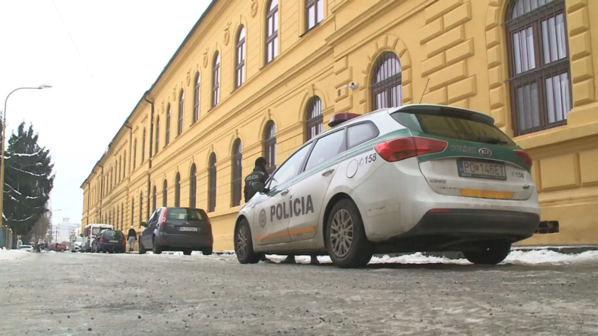 Viaceré školy ostali pre hrozbu útoku zatvorené.