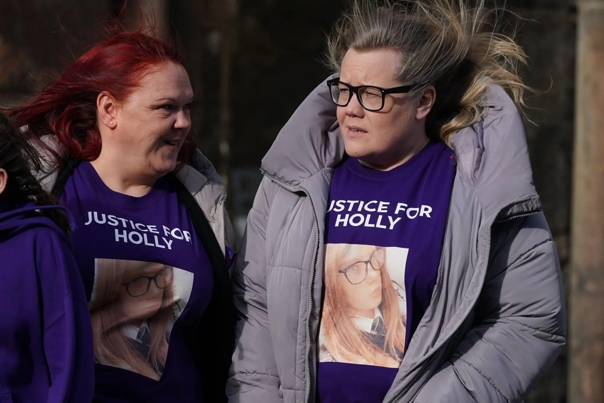 Len 15-ročnú Holly Newton prenasledoval a zavraždil jej bývalý priateľ.