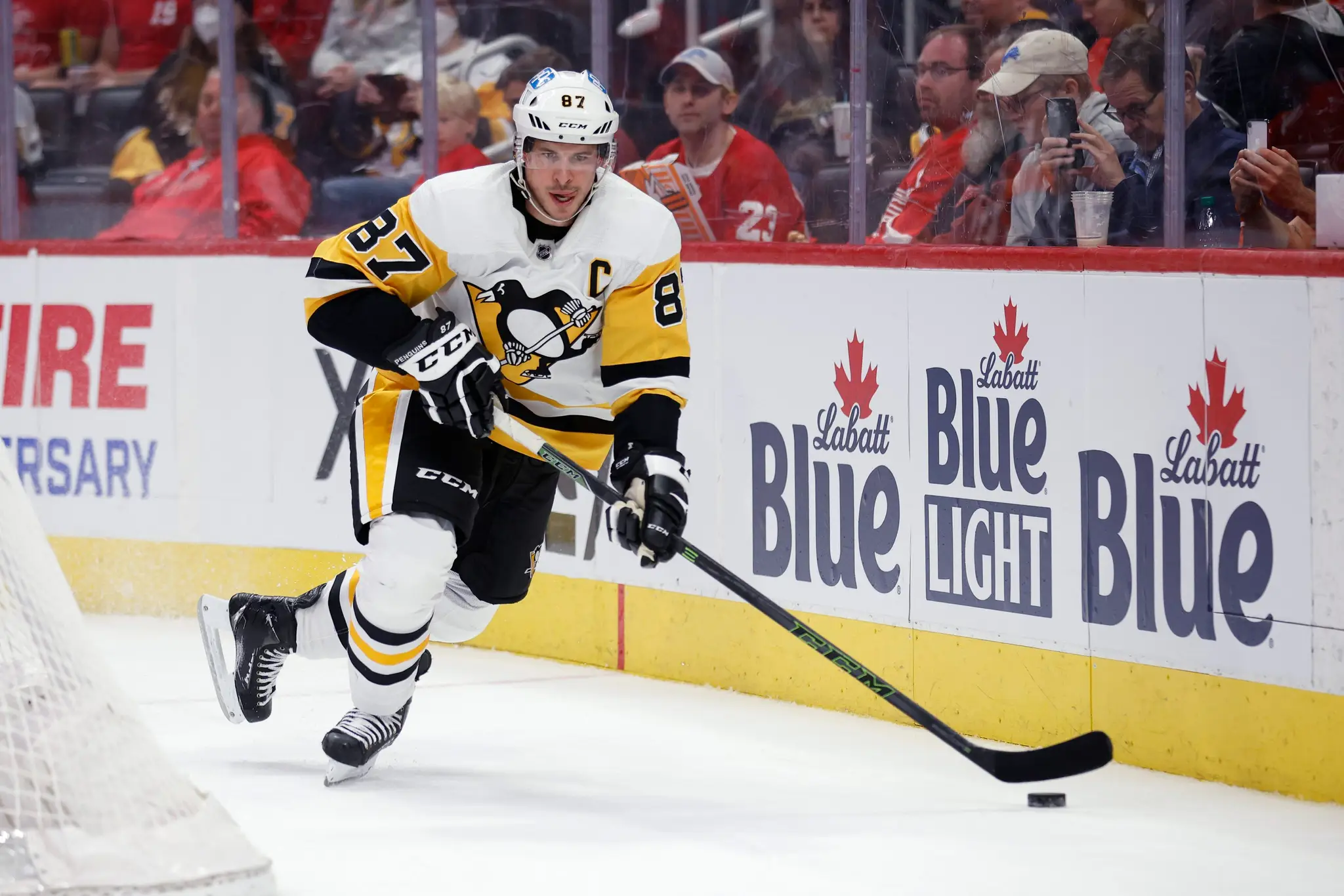 Sidney Crosby v zápase s Detroitom.