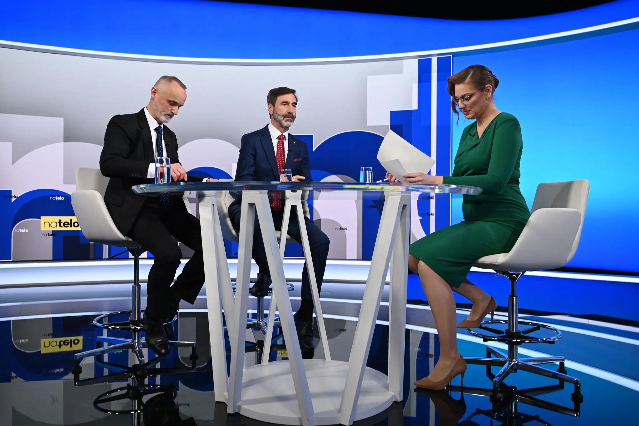 Hosťami relácie Na telo boli minister zahraničných vecí Juraj Blanár (Smer-SD) a poslanec Tomáš Valášek (PS)