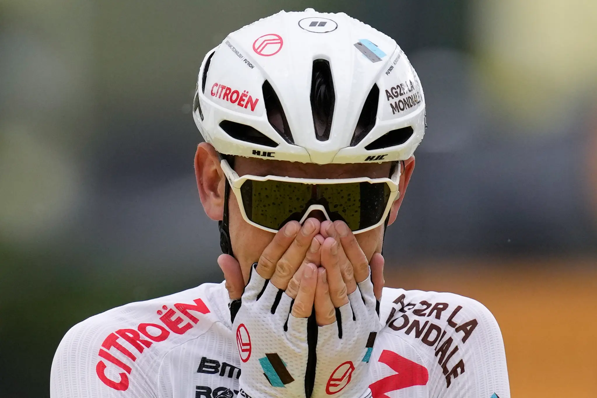 Austrálsky cyklista O'Connor z tímu AG2R Citroën sa teší po víťazstve v deviatej etape TdF.
