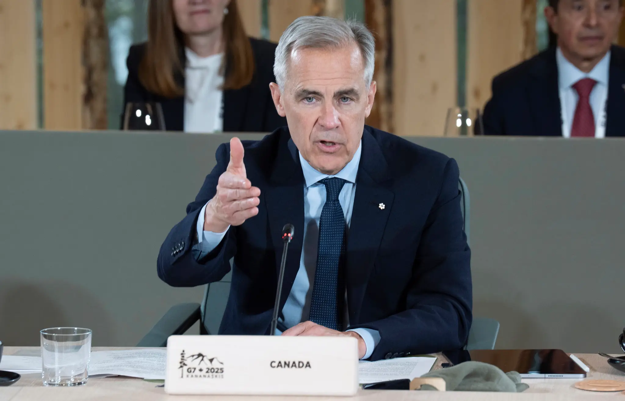 Kanadský premiér Mark Carney rozpráva počas summitu šéfov štátov a vlád krajín skupiny G7 v kanadskom meste Kananaskis.