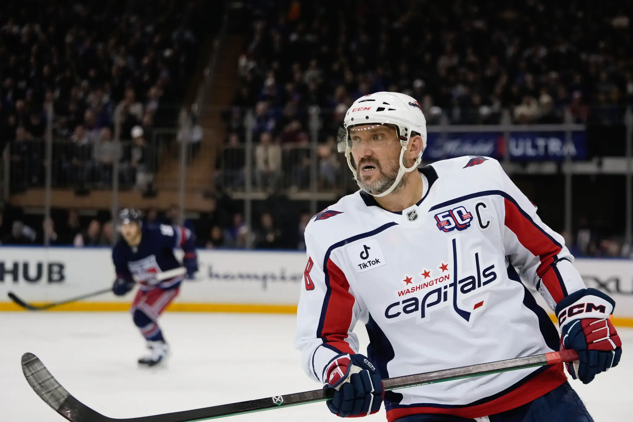 Kapitán Washingtonu Capitals Alex Ovečkin počas zápasu zámorskej NHL New York Rangers - Washington Capitals.