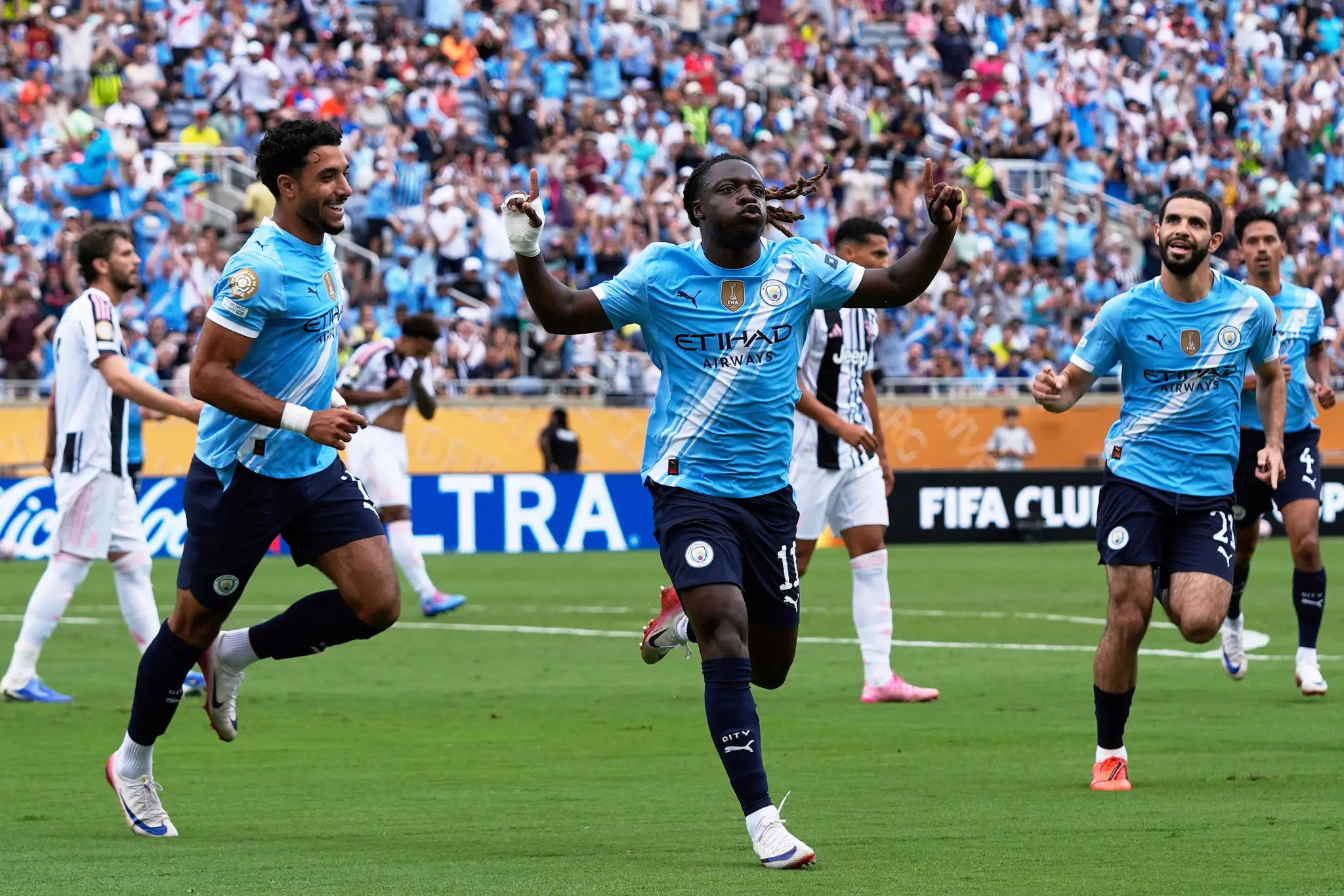 Radujúci sa futbalisti Manchestru City
