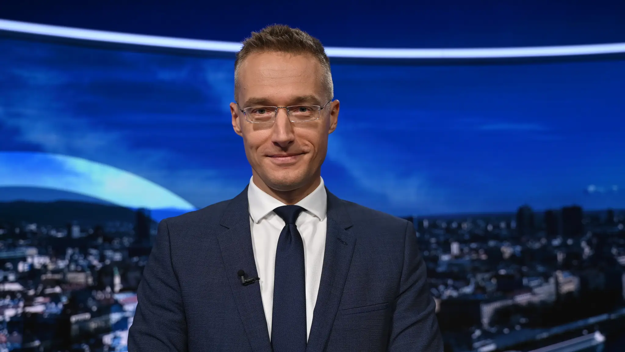 Moderátor Michal Kovačič. 