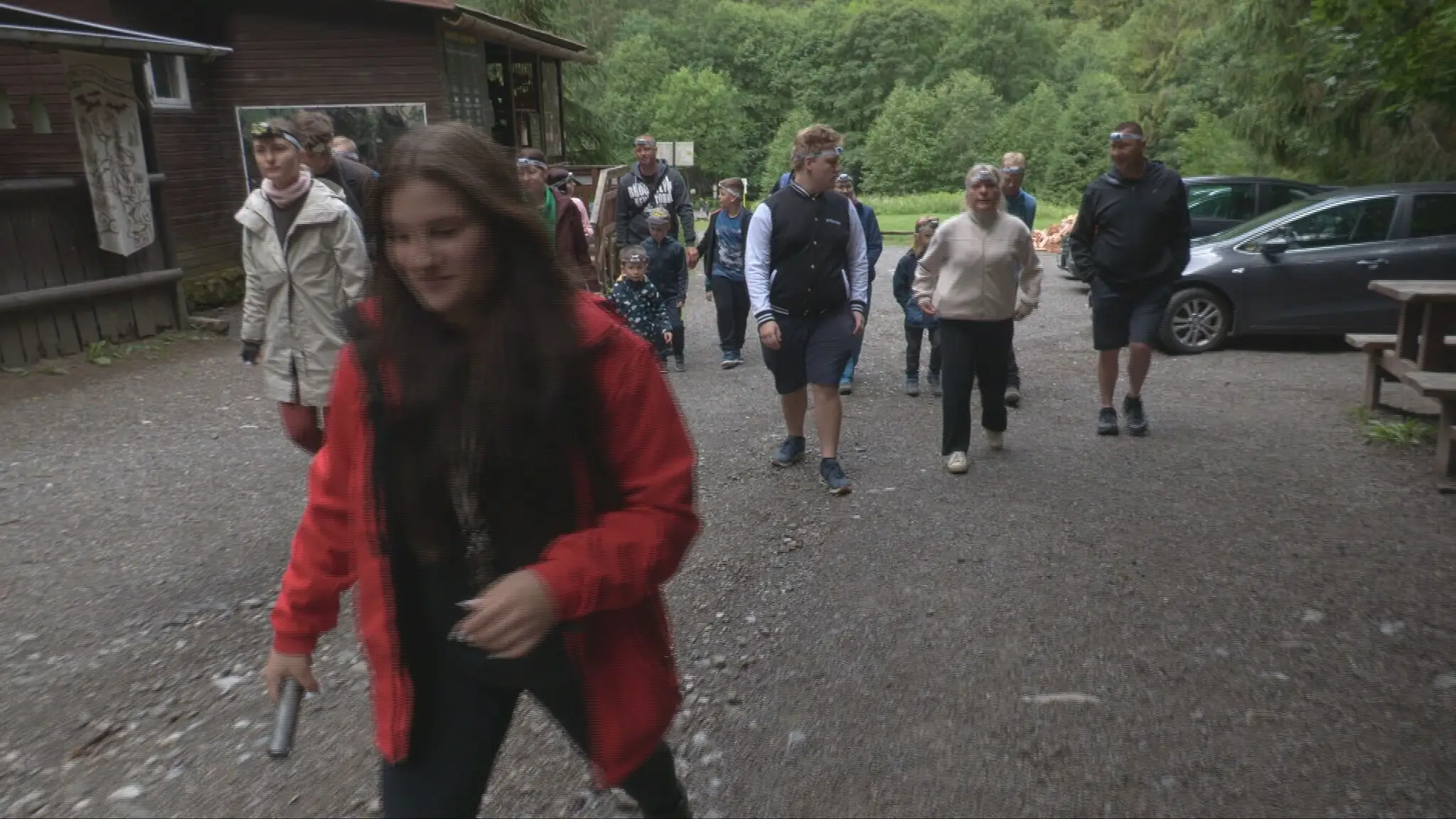 Devätnásťročná Barbora trávi leto v jaskyni, kde turistov sprevádza v chlade a tme.