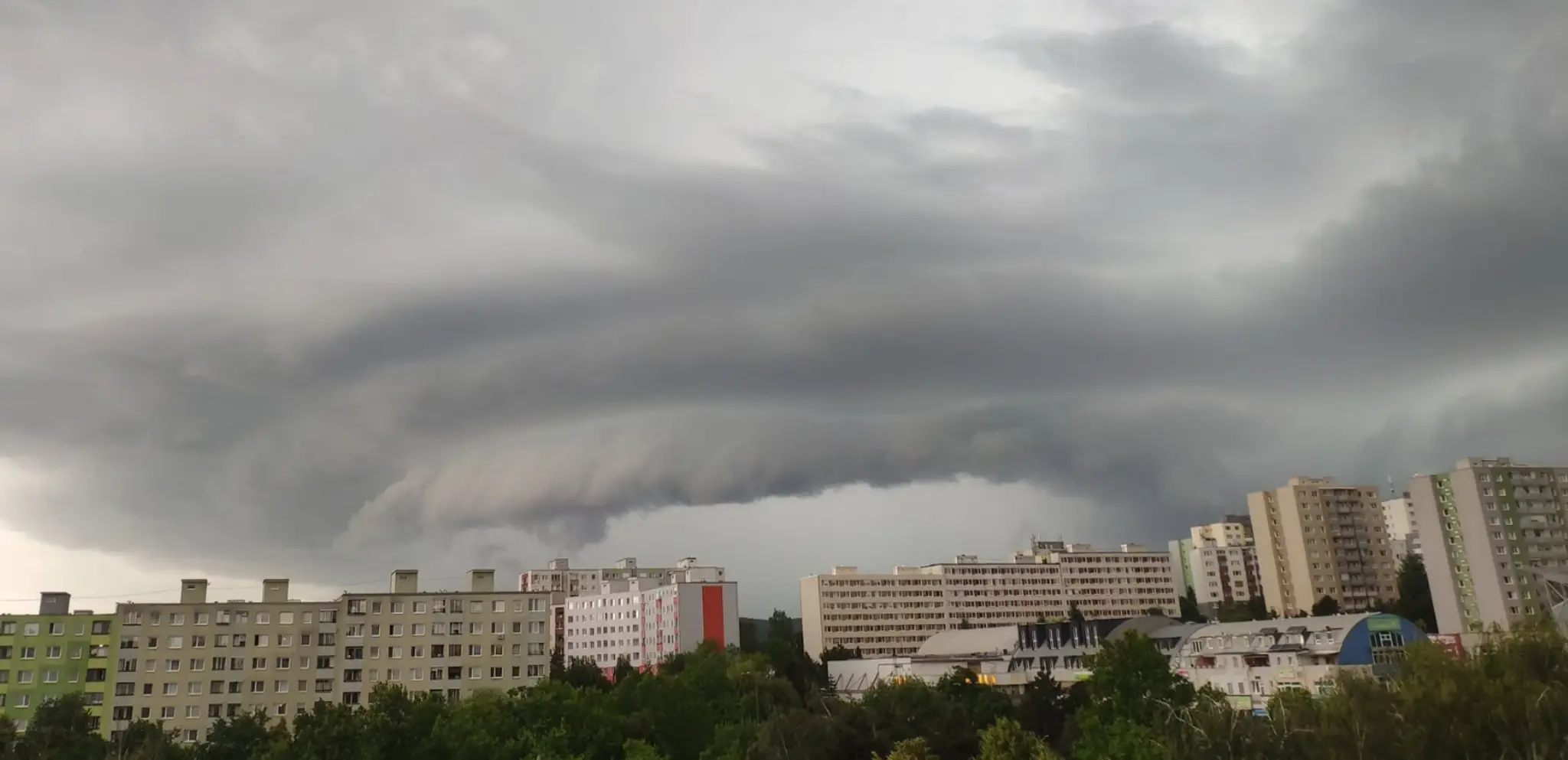Búrka nad Košicami.