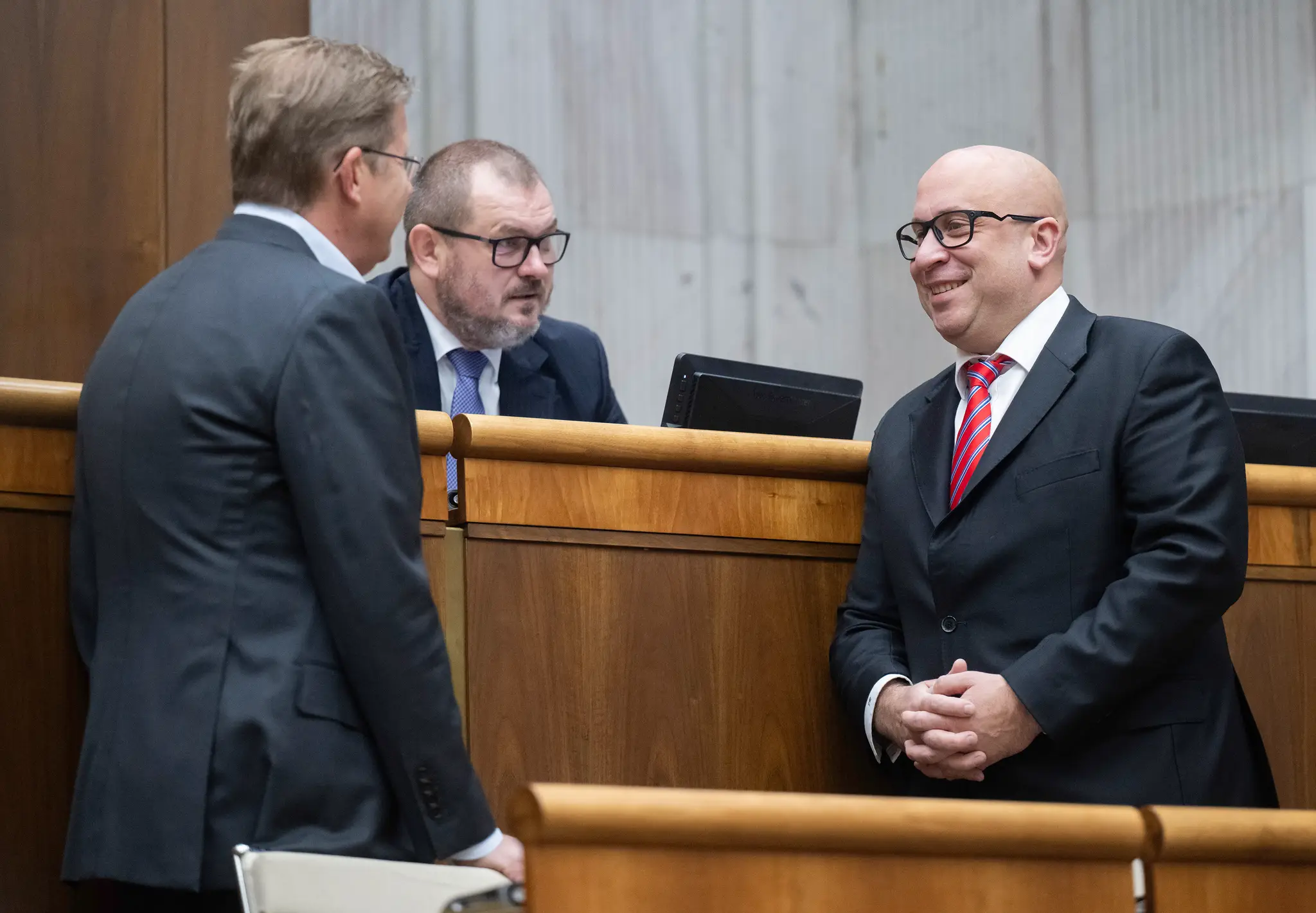 minister dopravy SR Jozef Ráž, poslanec Marián Saloň a podpredseda parlamentu SR Peter Žiga.
