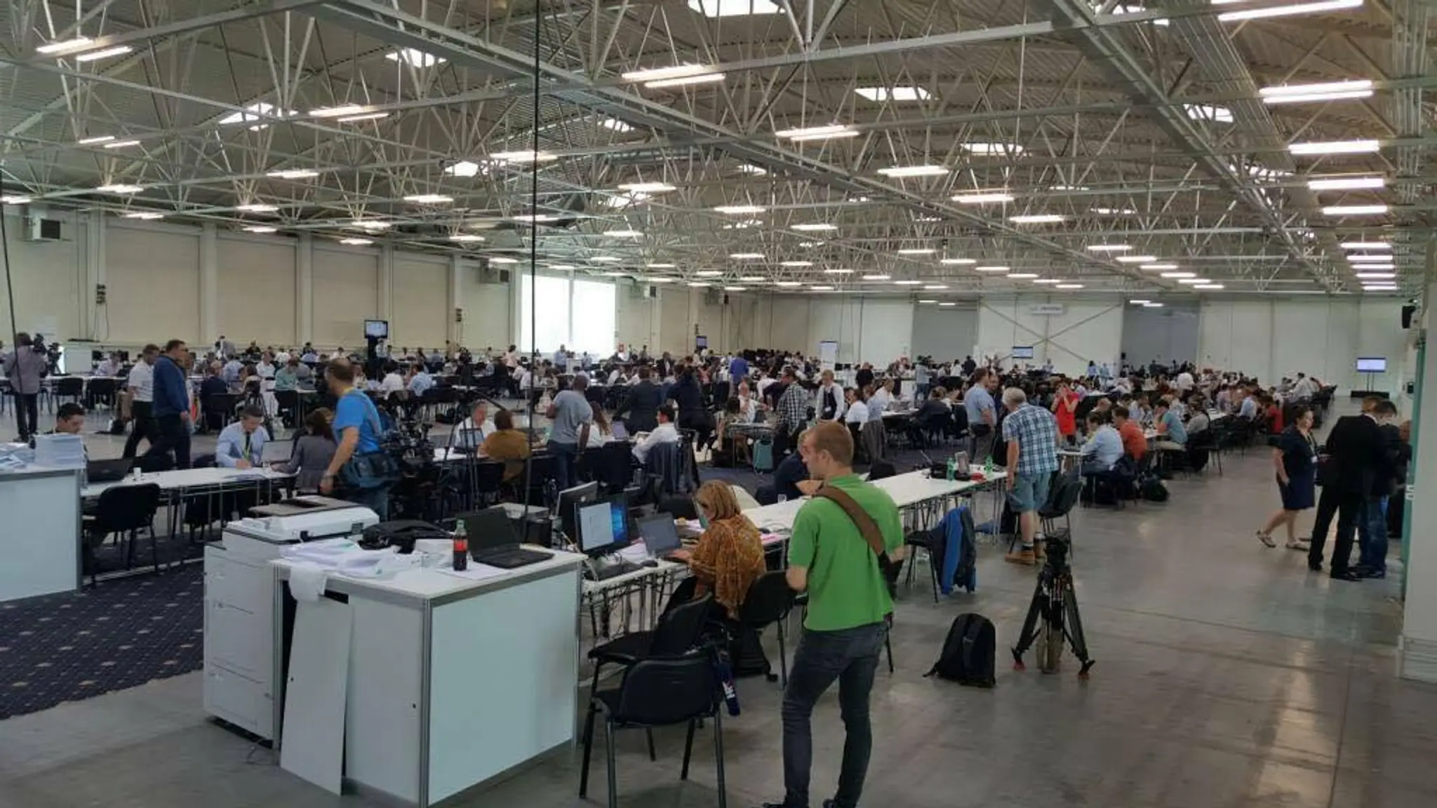Samit EÚ - Presscentrum je už plné novinárov, ktorí pripravujú čerstvé správy.
