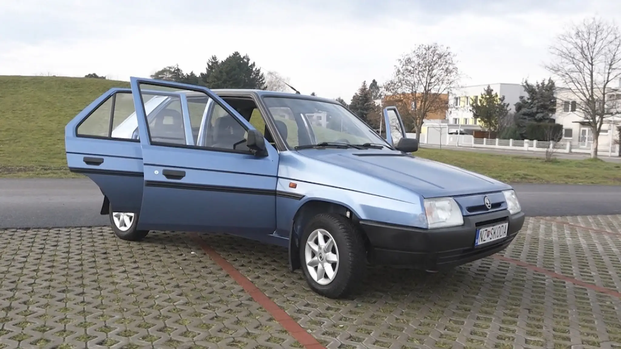 19_Auta_1993_VYROCIE[1]