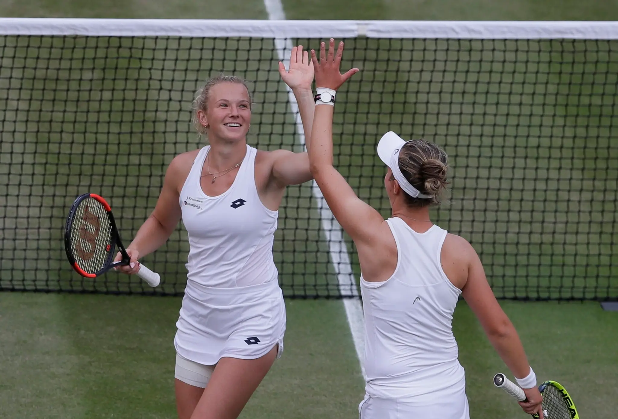 České tenistky Barbora Krejčíková s Kateřinou Siniakovou sa stali víťazkami ženskej štvorhry na turnaji vo Wimbledone.