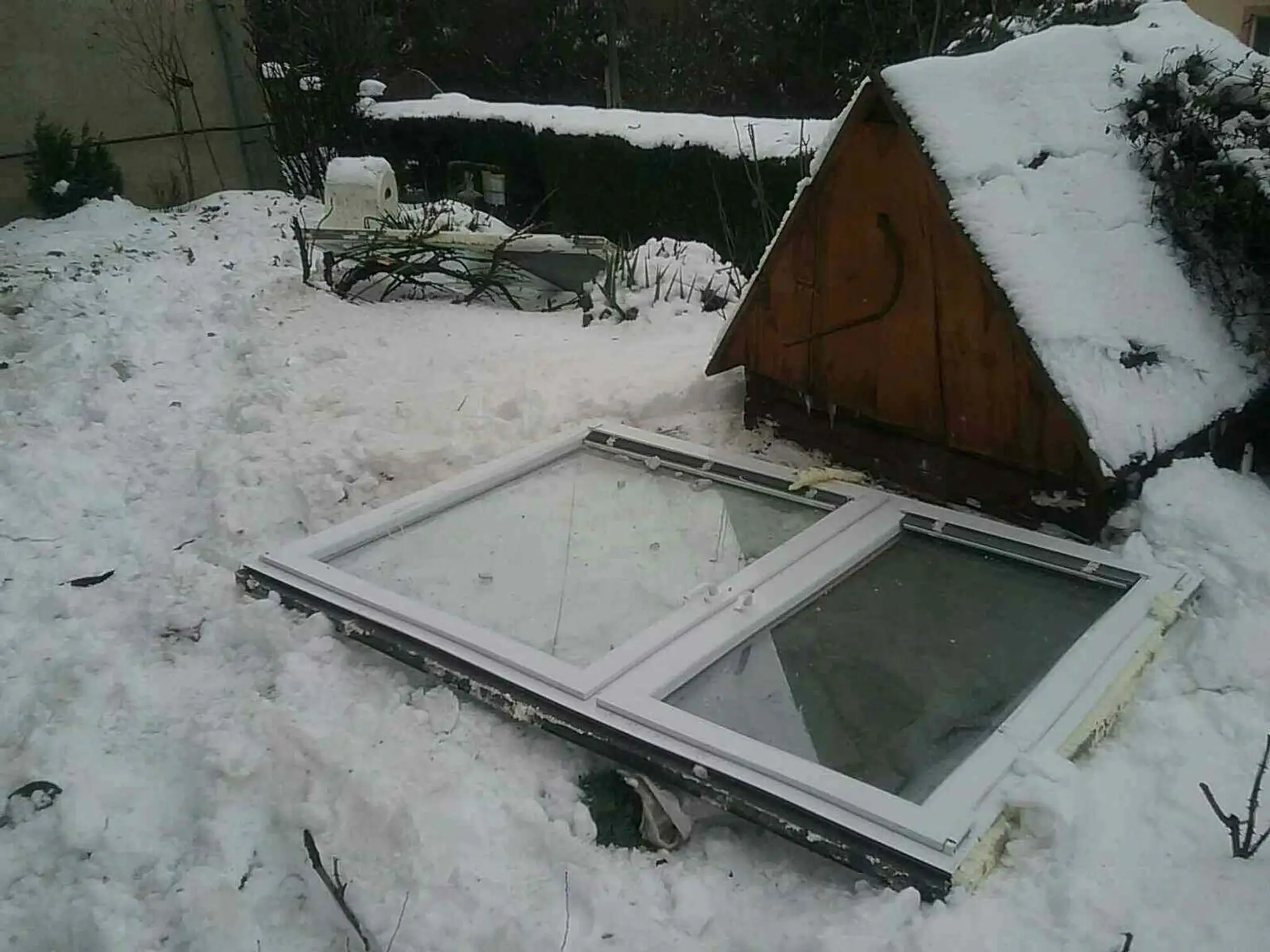 Po výbuchu plynu v Gregorovciach, okres Prešov.