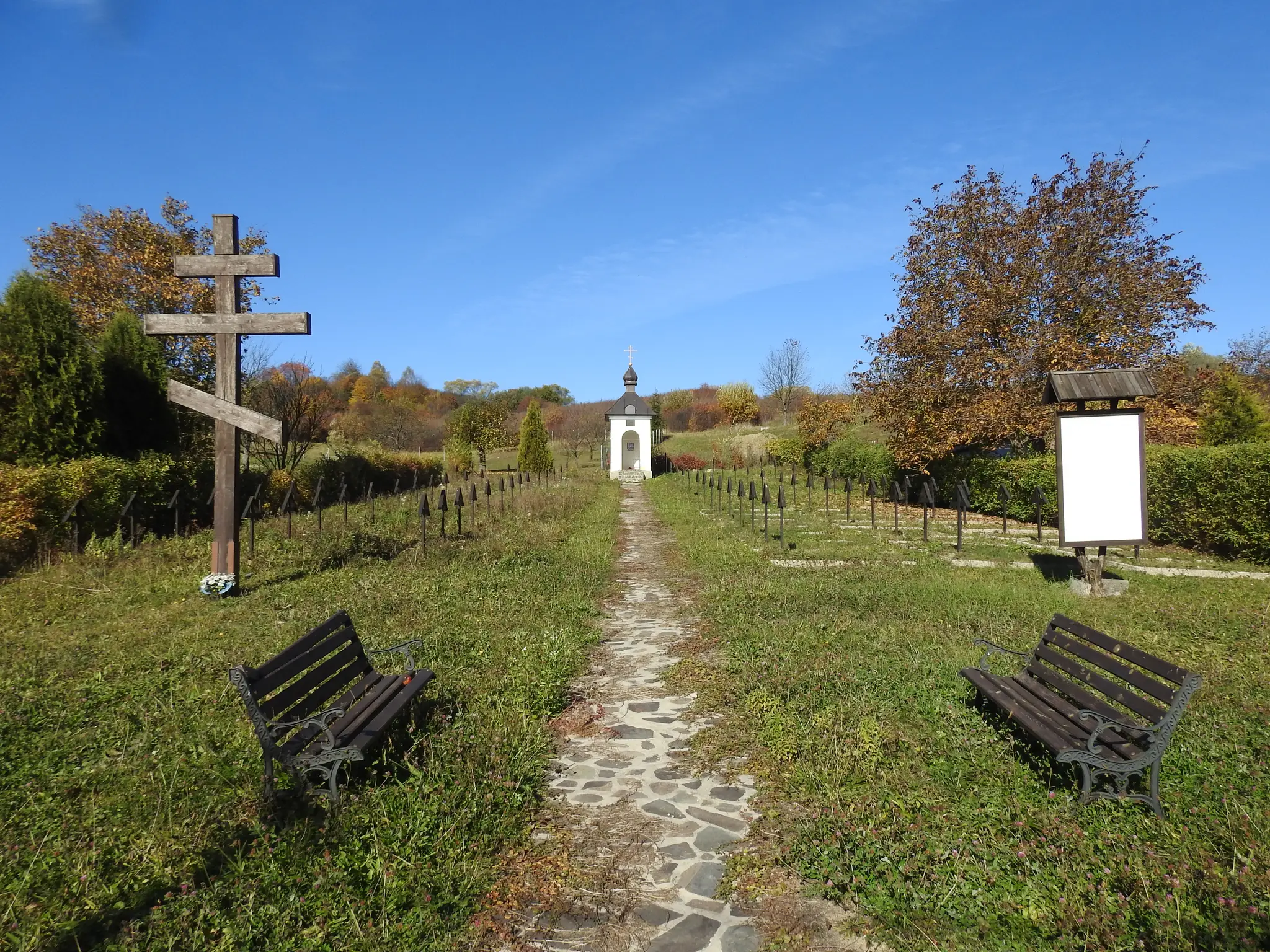 Cintorín padlých ruských vojakov v obci Ladomirová.
