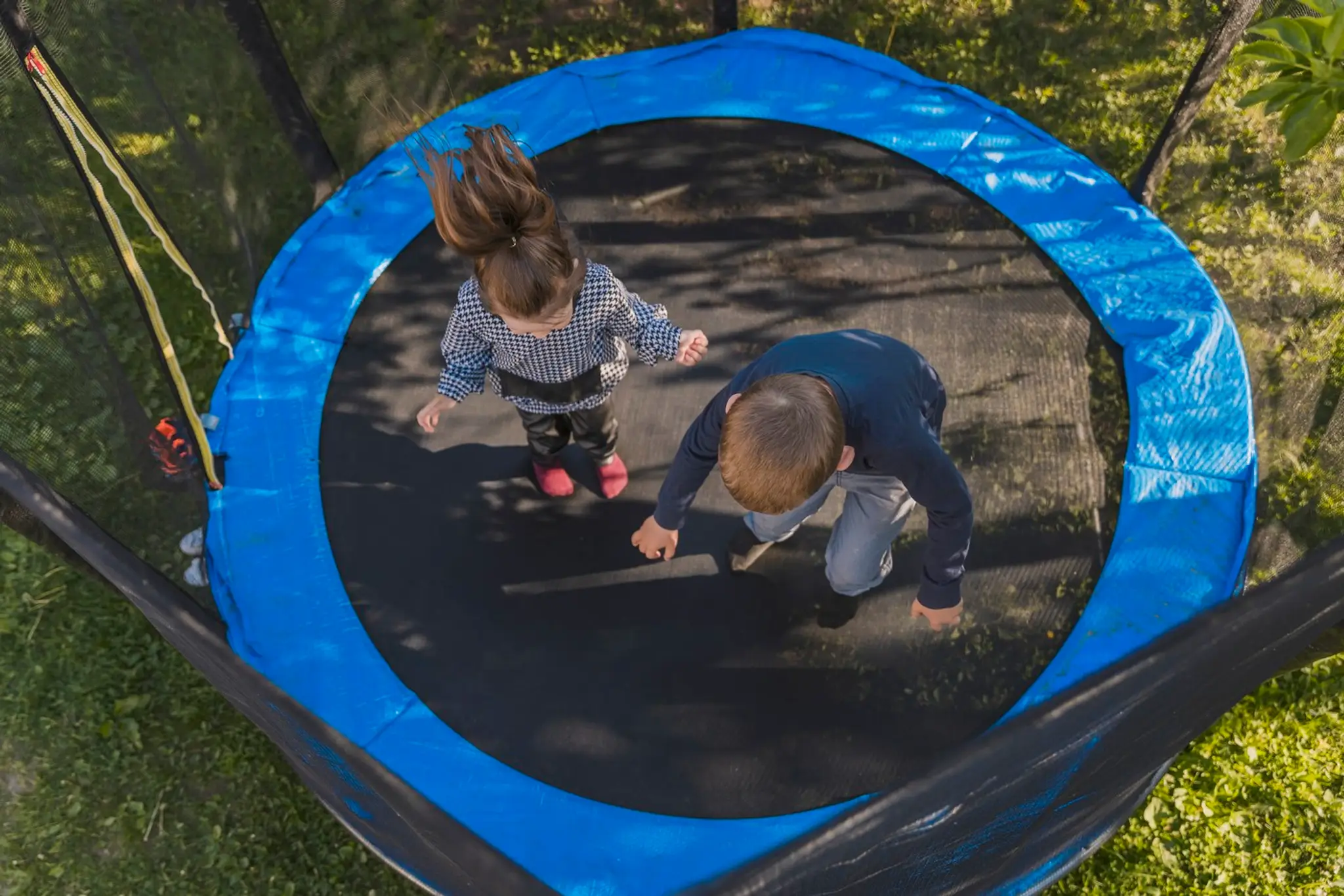 Deti na trampolíne 