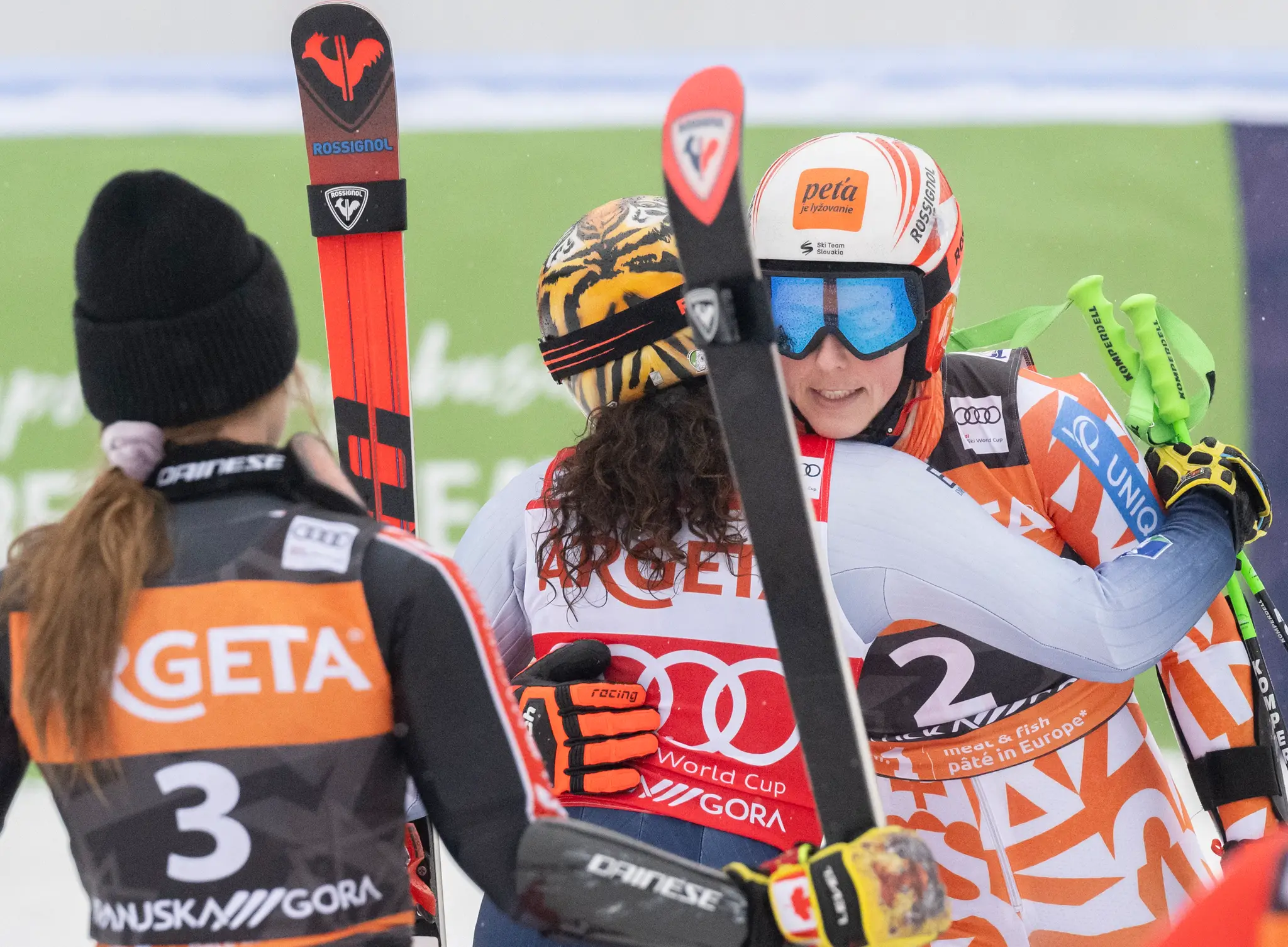 Sprava Petra Vlhová, Talianka Federica Brignoneová a Kanaďanka Valerie Grenierová