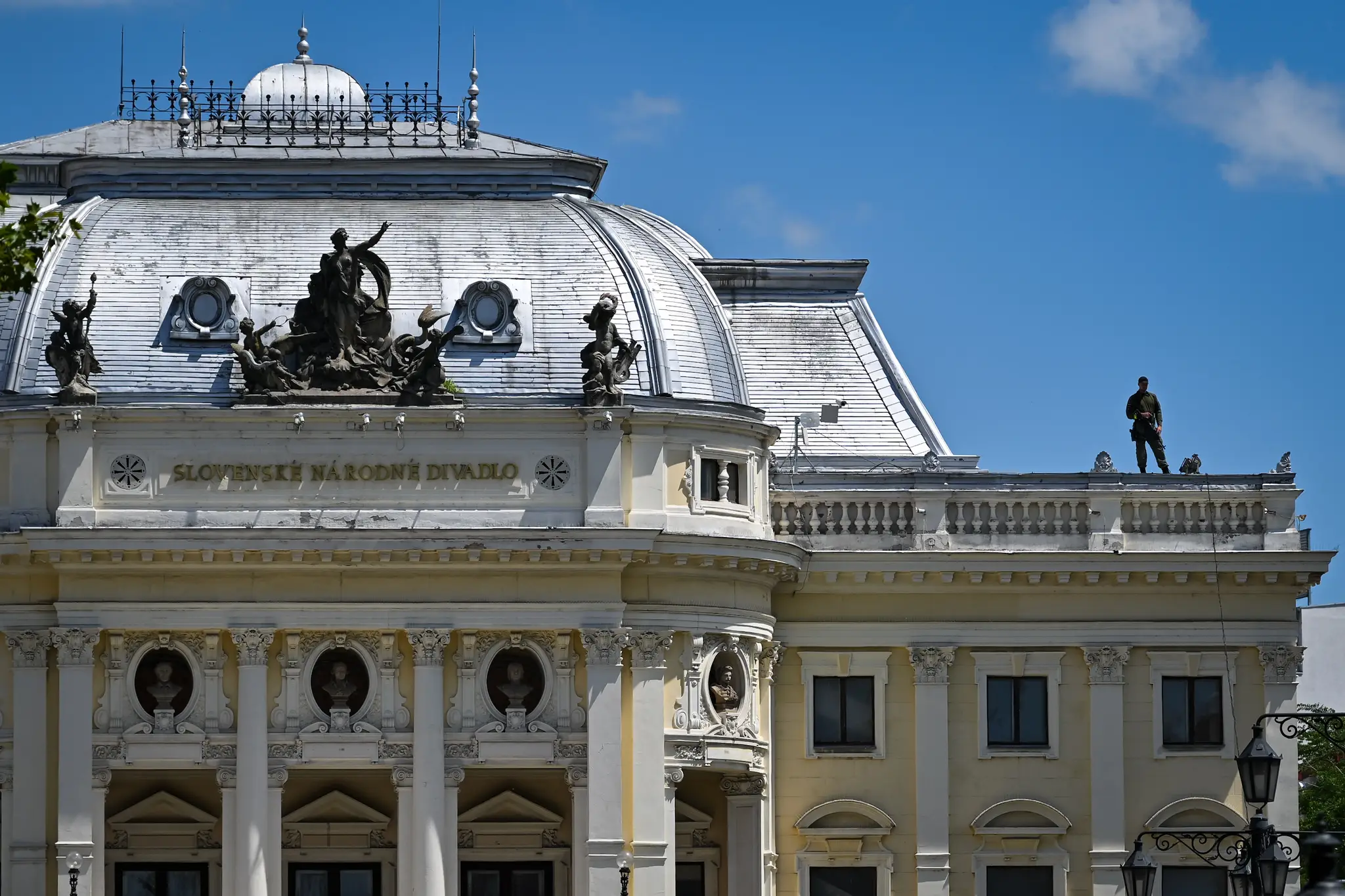 Ostreľovači na streche počas inaugurácie prezidenta SR.