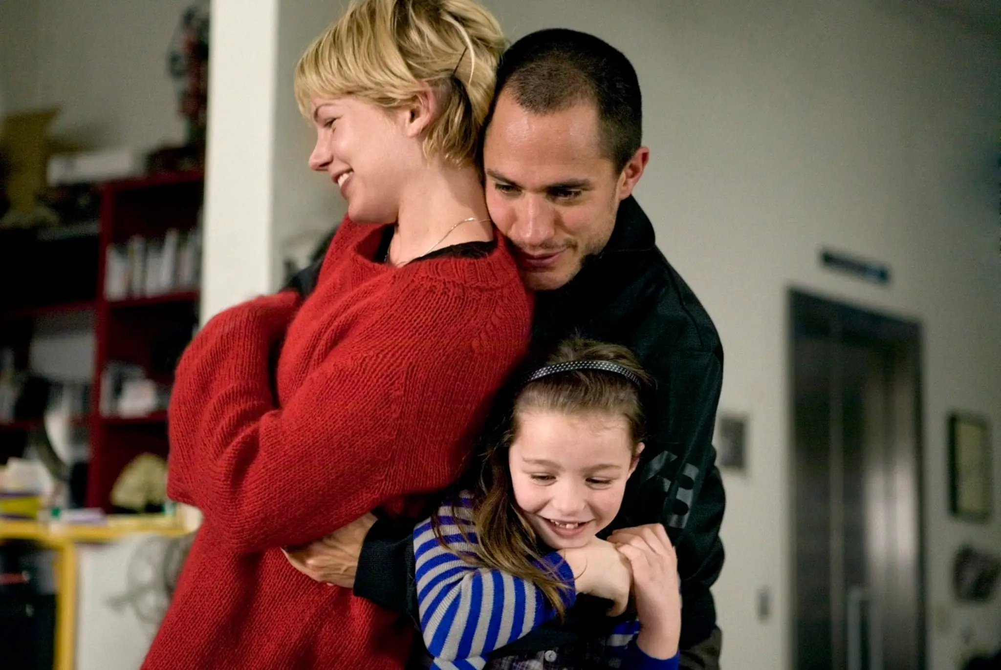 Záber z filmu Mamut (2009) - Michelle Williams, Gael García Bernal, Sophie Nyweide