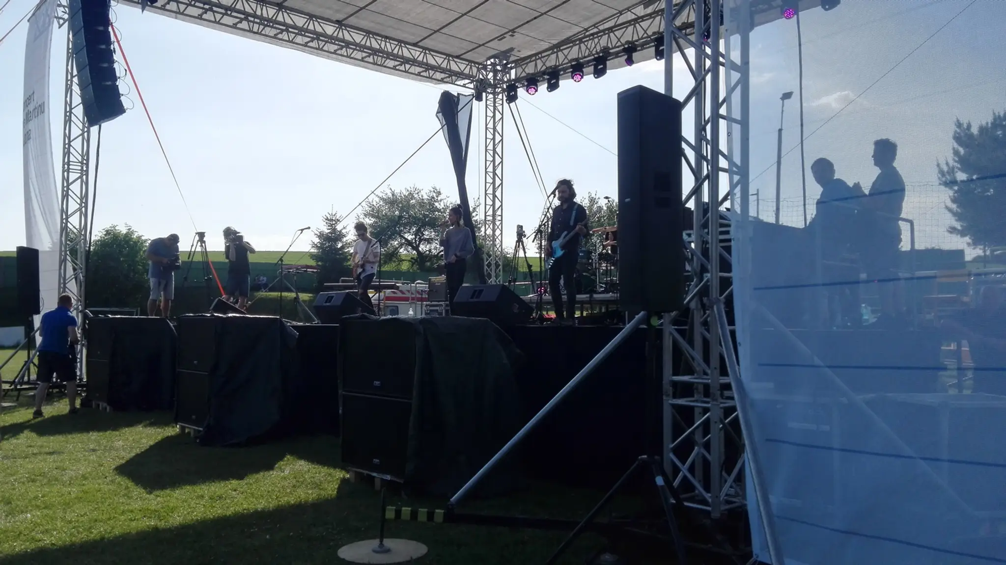 Namiesto svadby bol koncert.