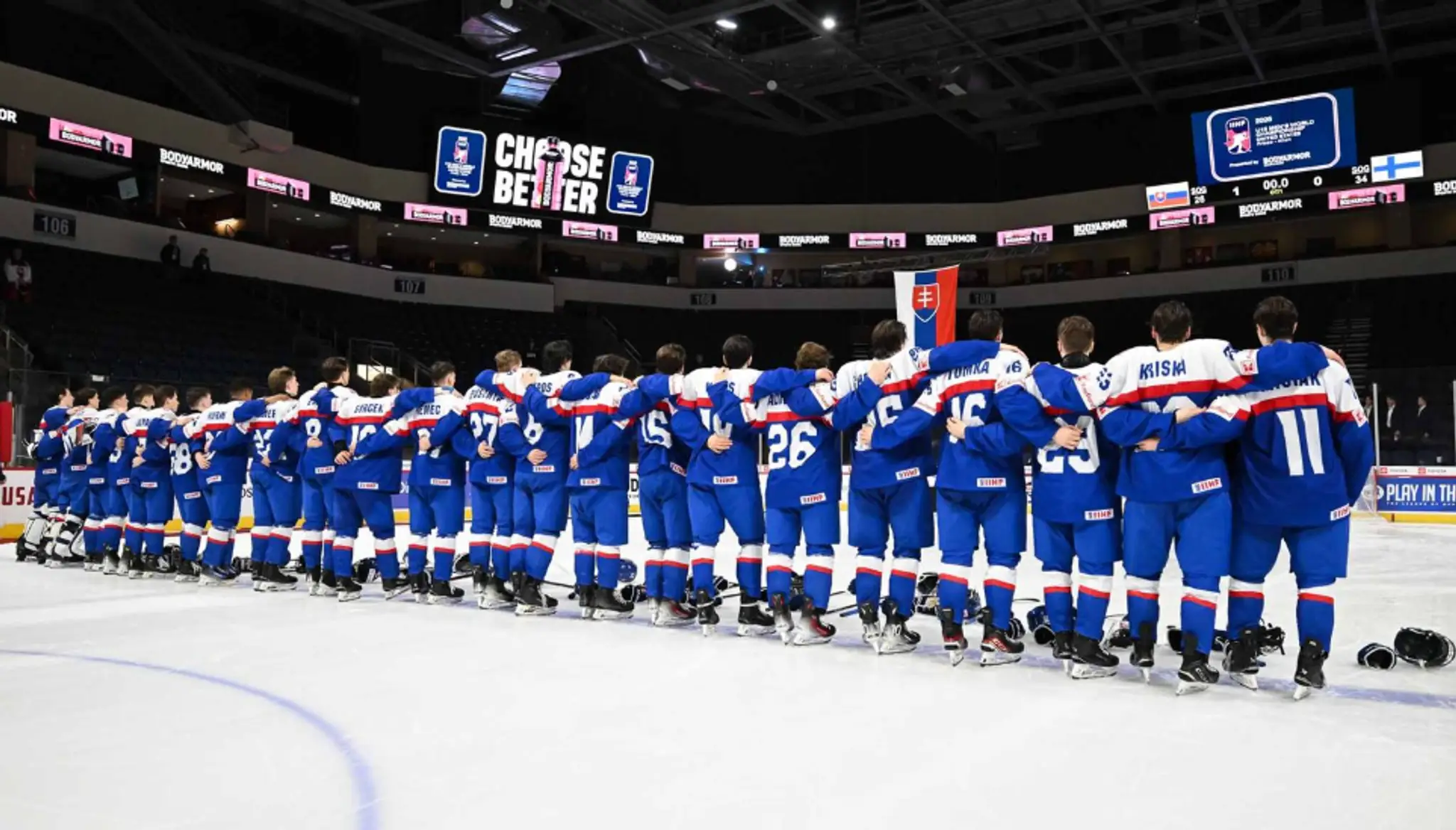 Slovenská reprezentácia do 18 rokov po víťazstve nad Fínskom na MS 2025.