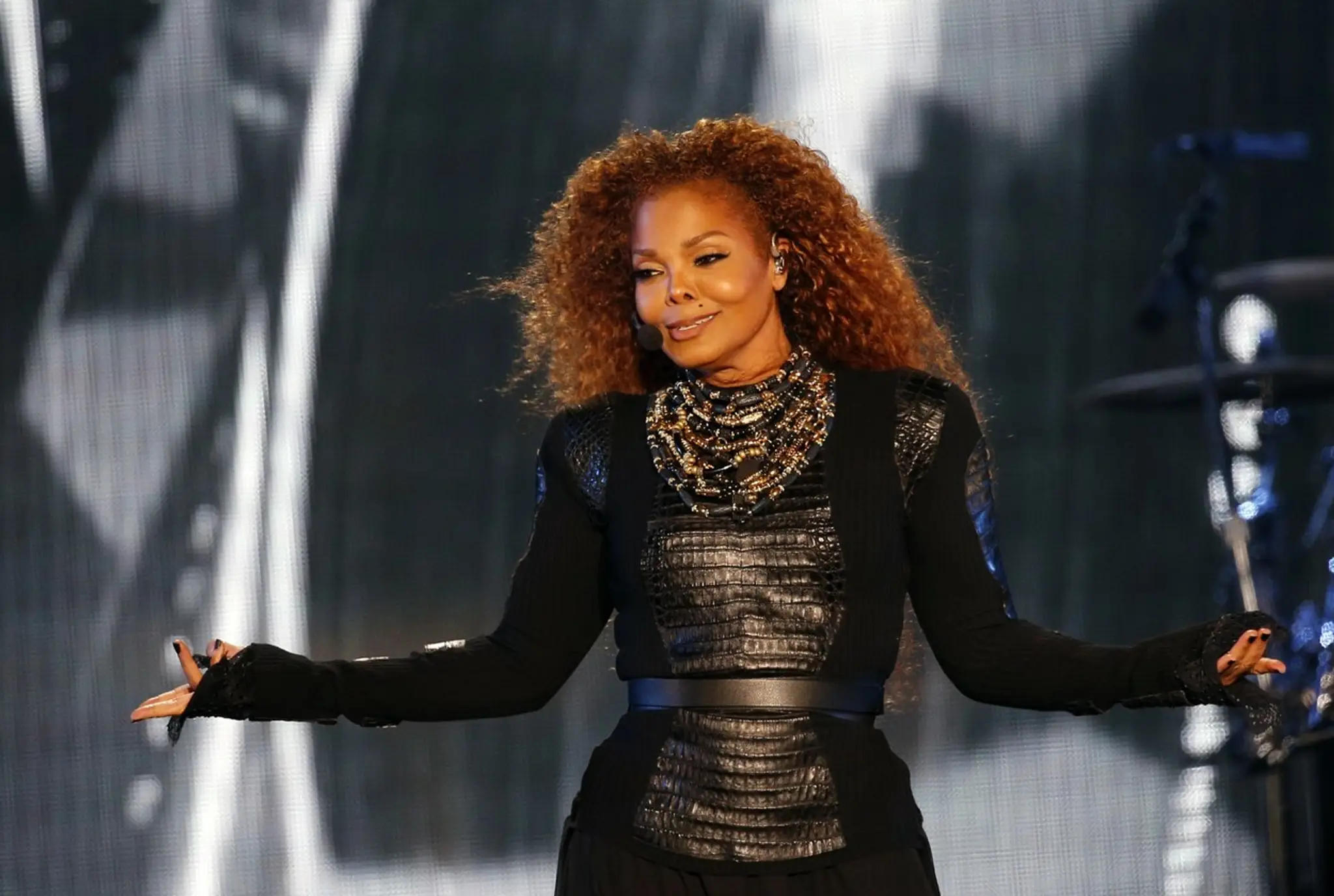 Janet Jackson má 50 a čaká prvé dieťa. Pribrala 45 kíl a musí len ležať