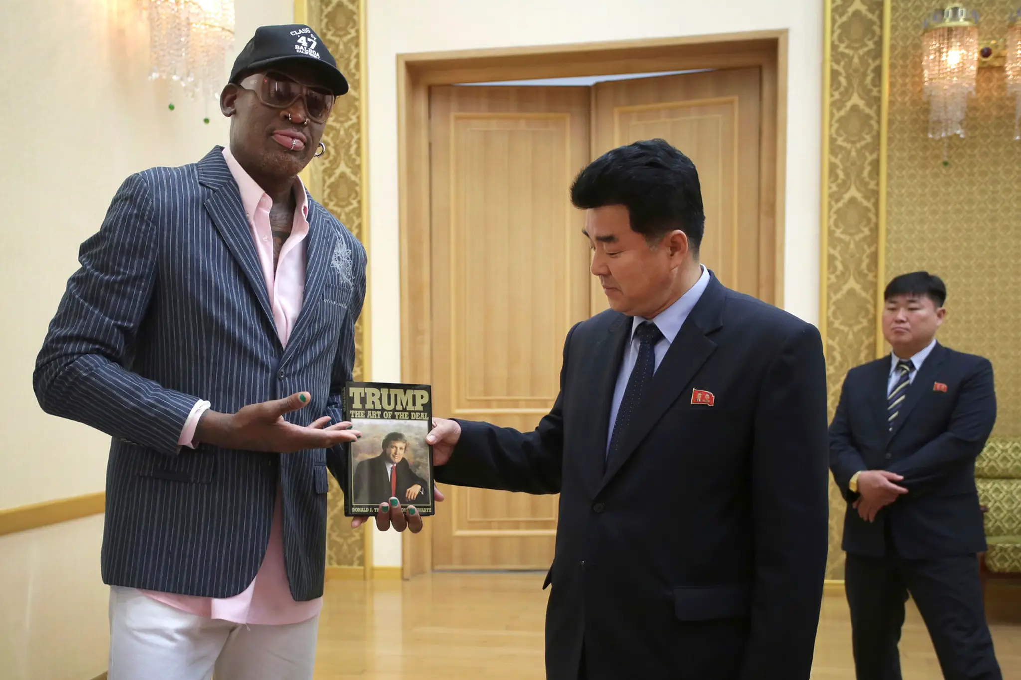 Dennis Rodman daroval knihu Donalda Trumpa.