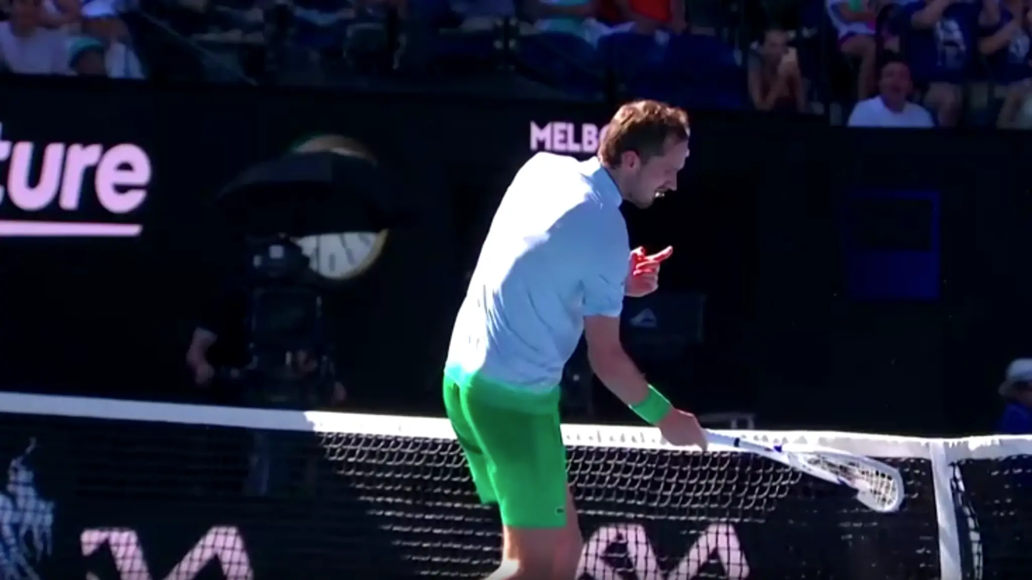 Daniil Medvedev rozmlátil raketou kameru