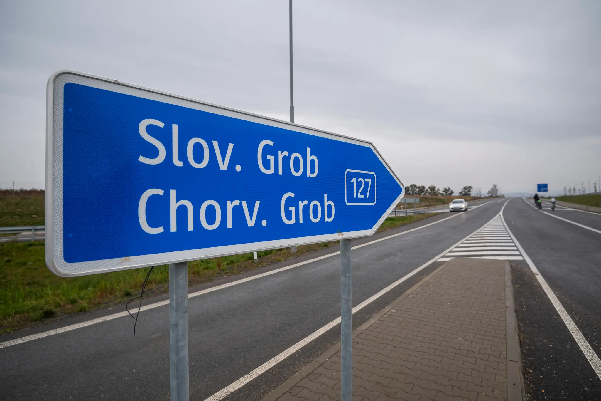 Na snímke symbolické otvorenie prvej etapy obchvatu regiónu Malokarpatska v Chorvátskom Grobe.