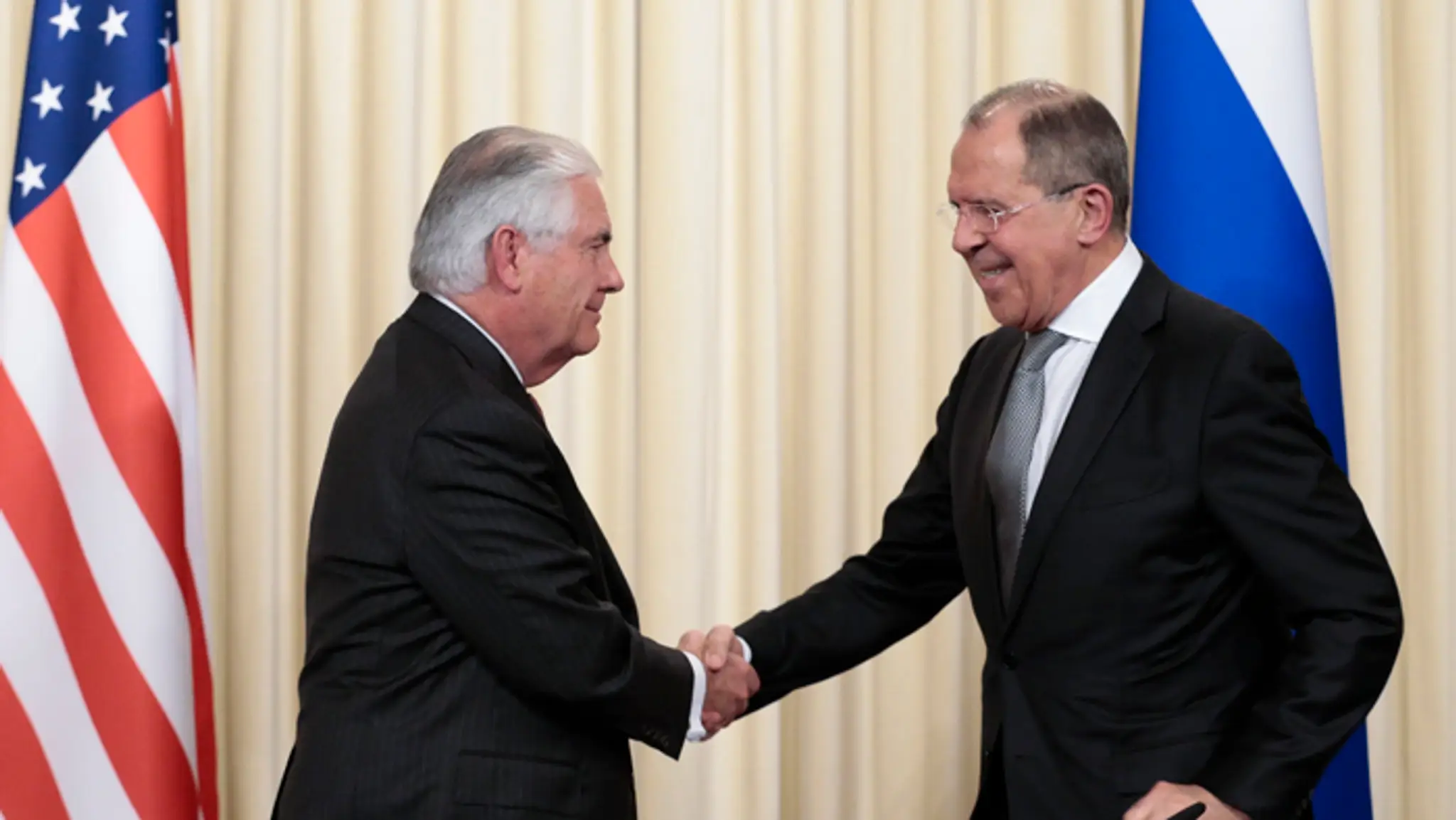 Americký minister zahraničných vecí Rex Tillerson a ruský šéf diplomacie Sergej Lavrov.