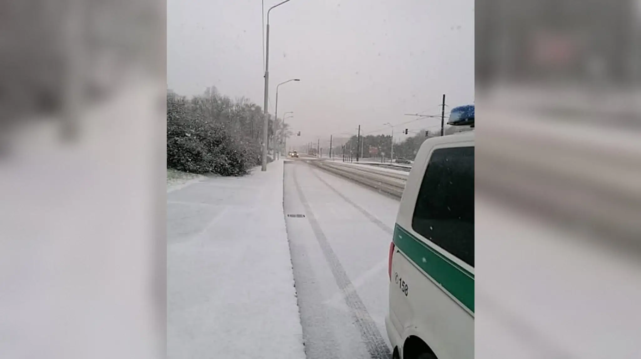 Sneh pokryl aj cesty hlavného mesta. 