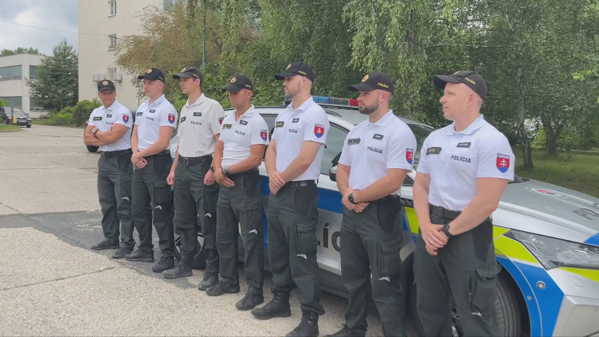Policajti, ktorí počas leta budú pôsobiť v Chorvátsku.